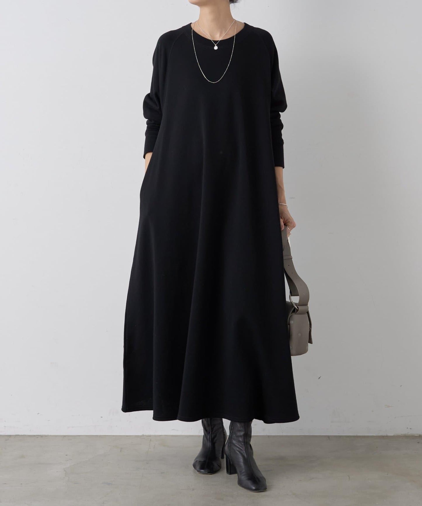 加絨喇叭連衣裙