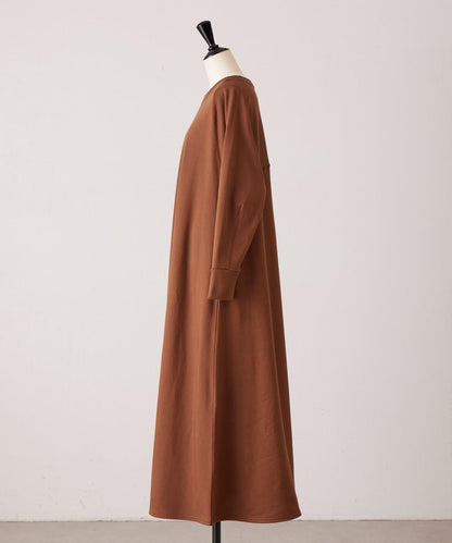 加絨喇叭連衣裙