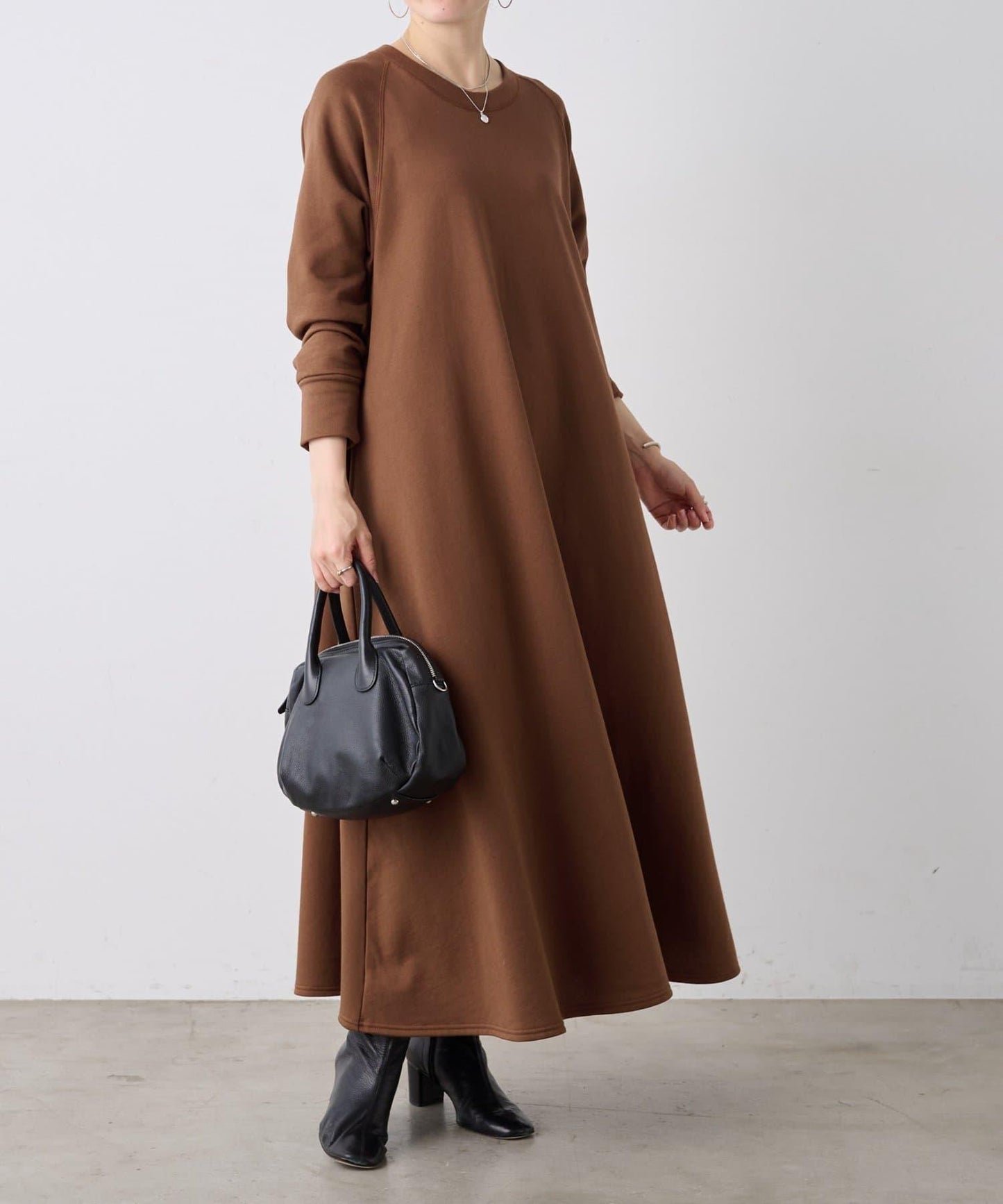 加絨喇叭連衣裙