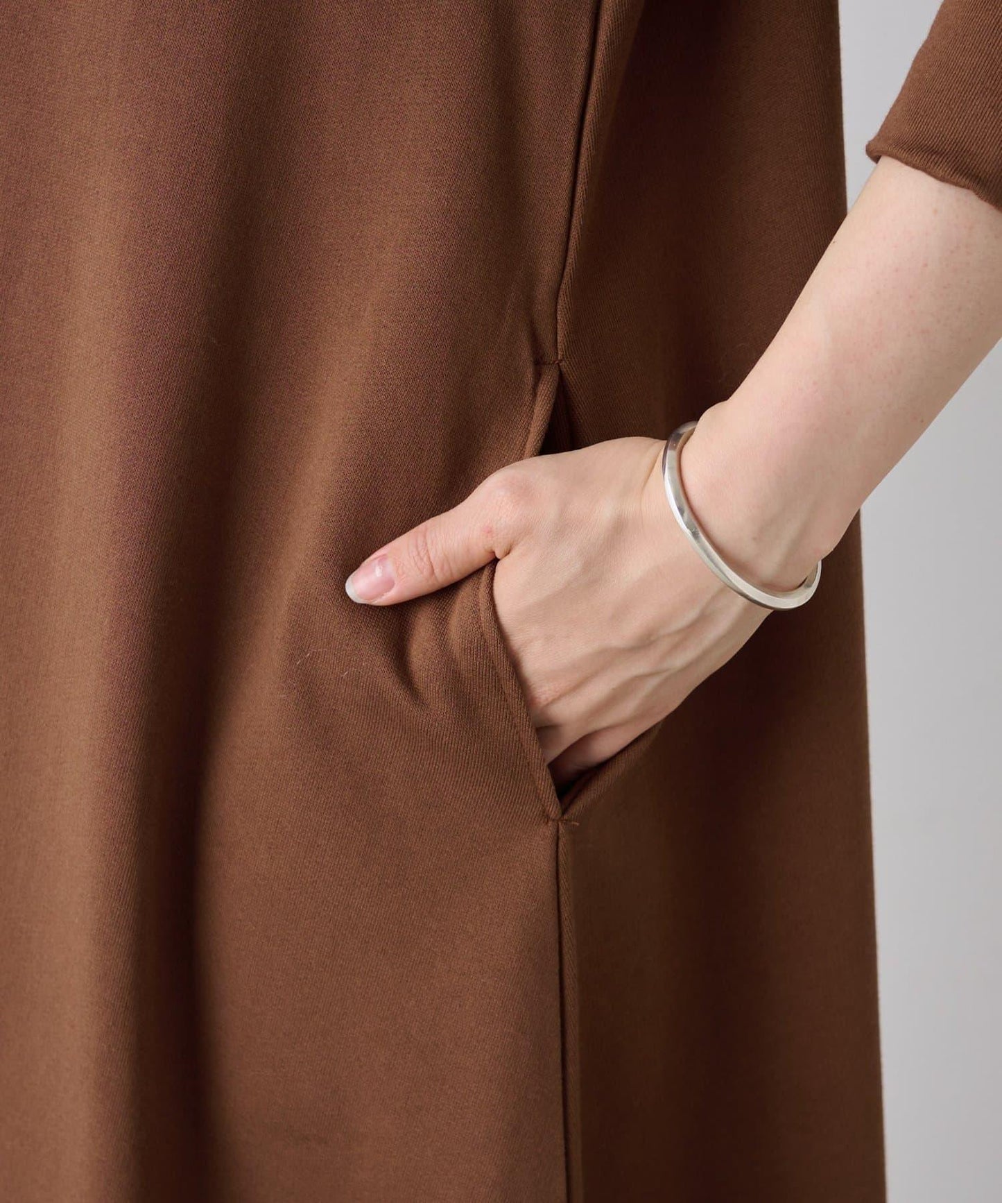 加絨喇叭連衣裙