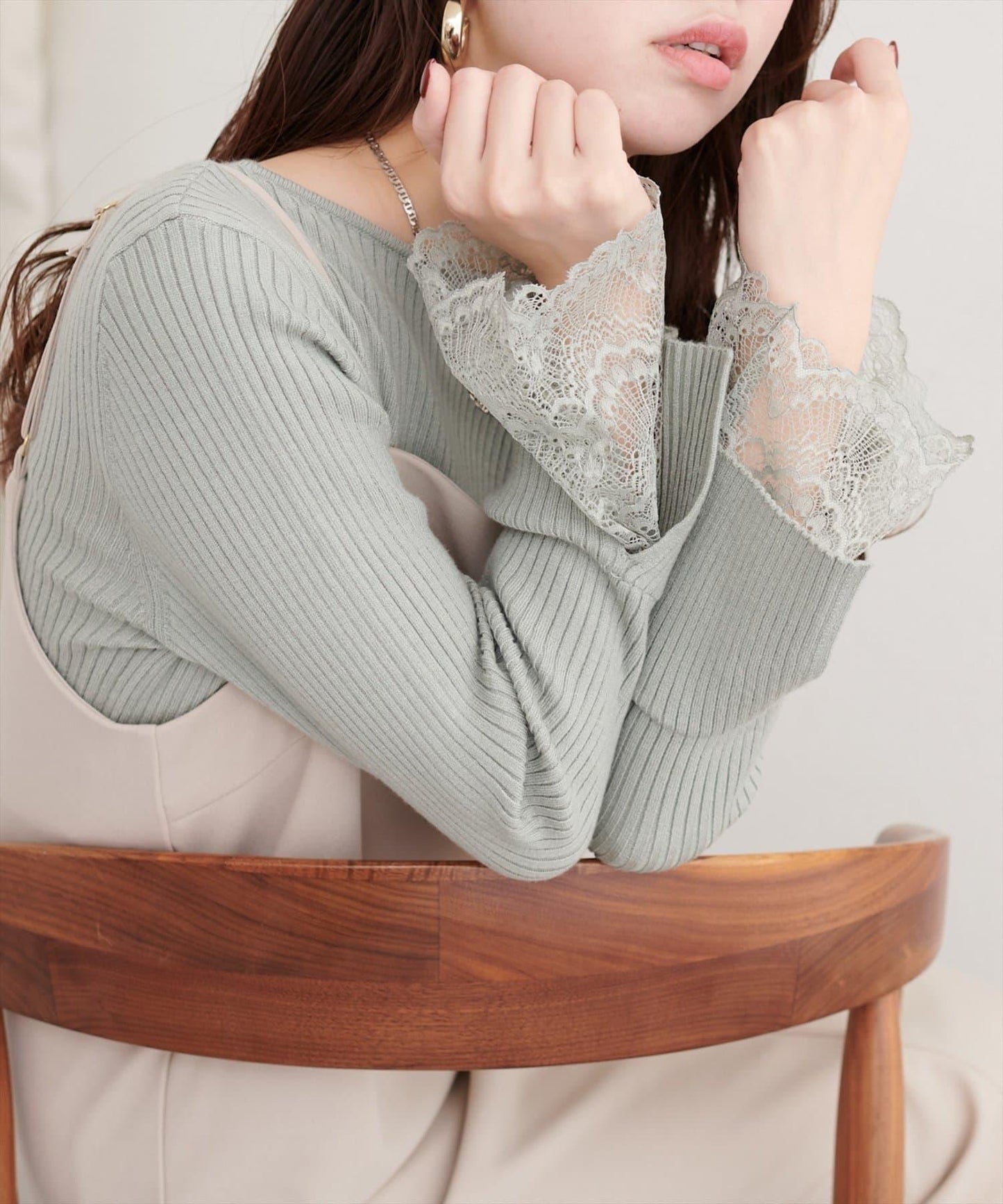前後兩穿袖口蕾絲羅紋針織衫