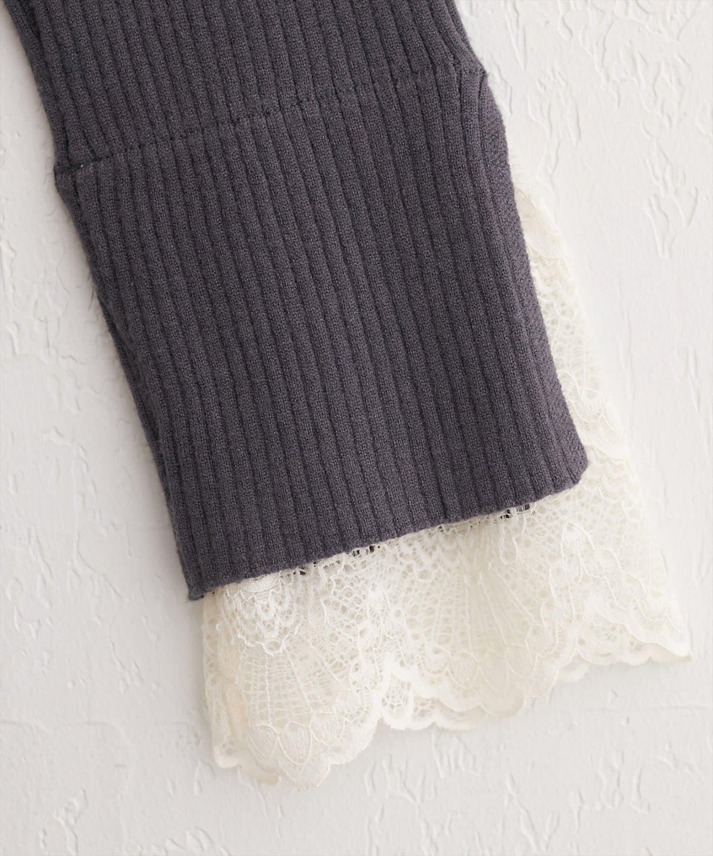 前後兩穿袖口蕾絲羅紋針織衫