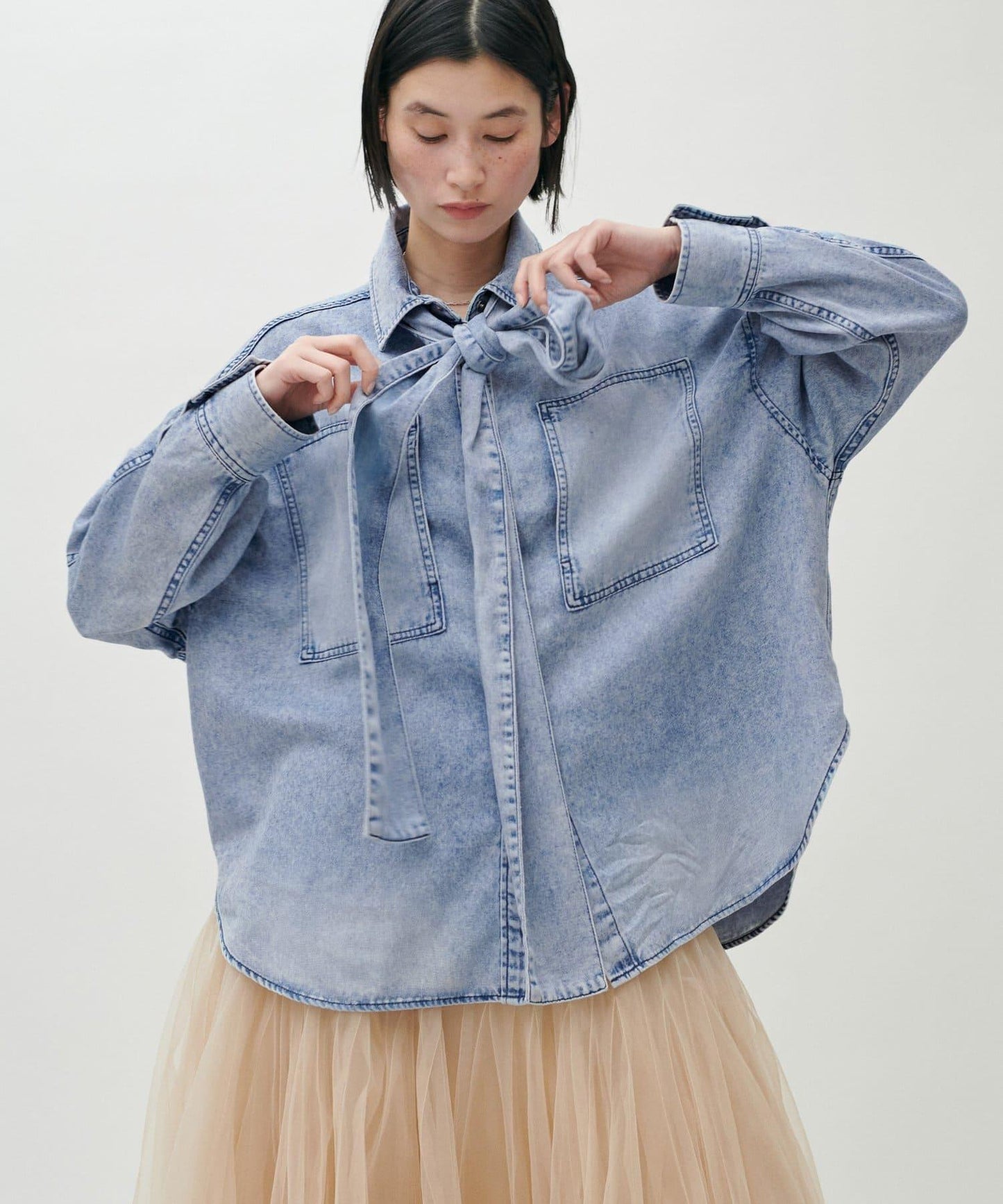 蝴蝶結大口袋牛仔襯衫