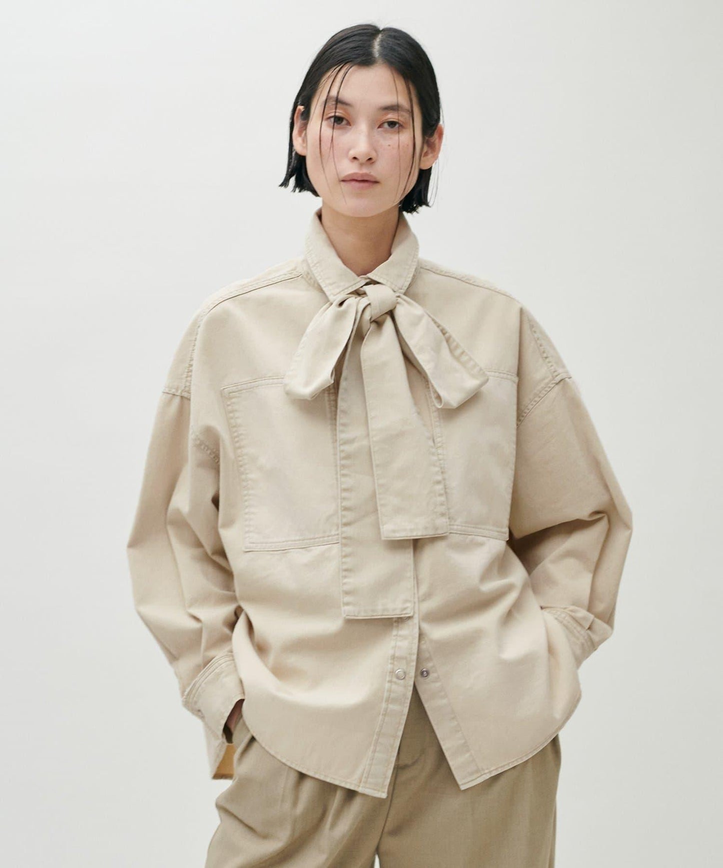 蝴蝶結大口袋牛仔襯衫