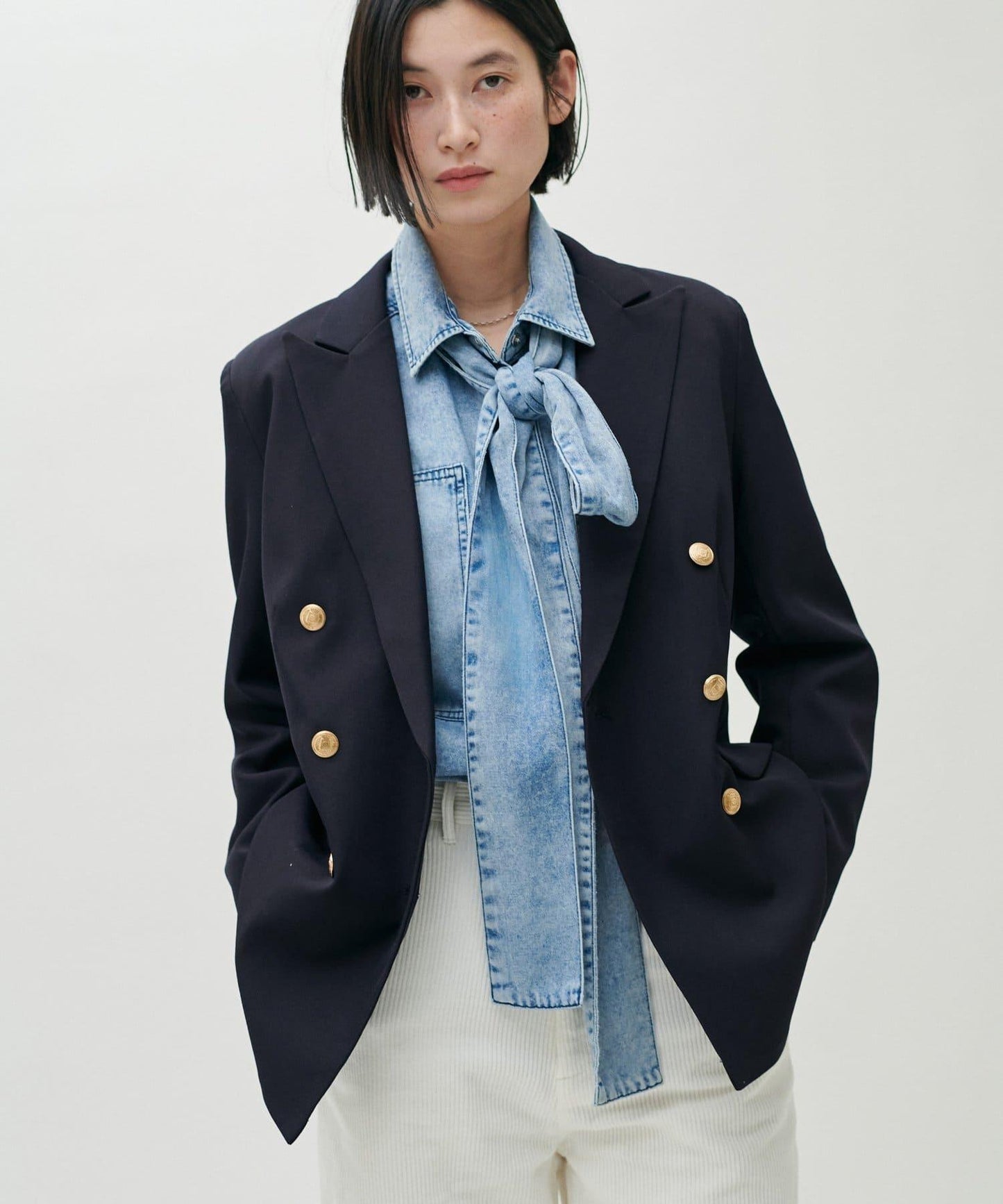 金色紐扣西裝外套