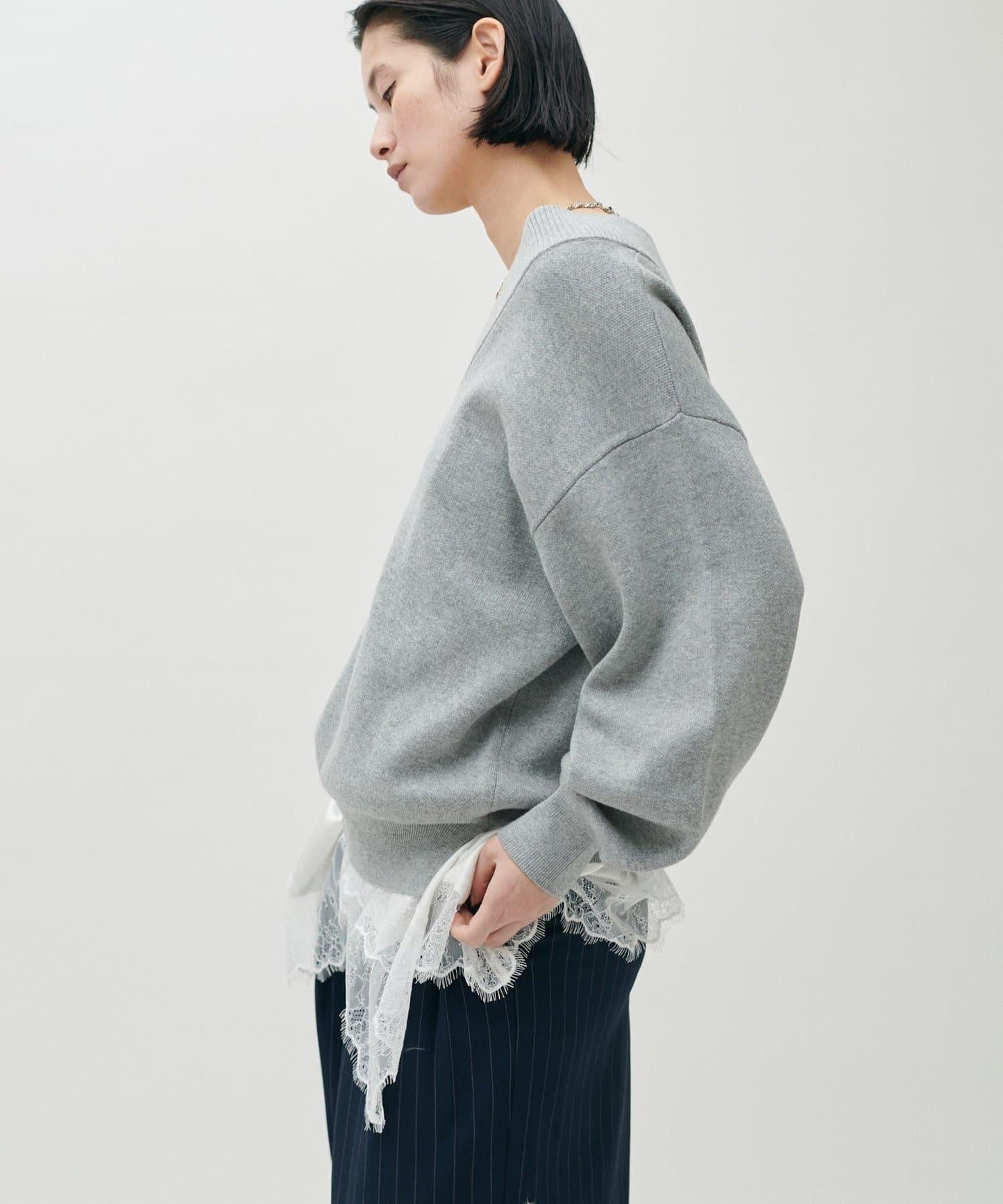 前後兩穿下襬蕾絲吊帶襯衫