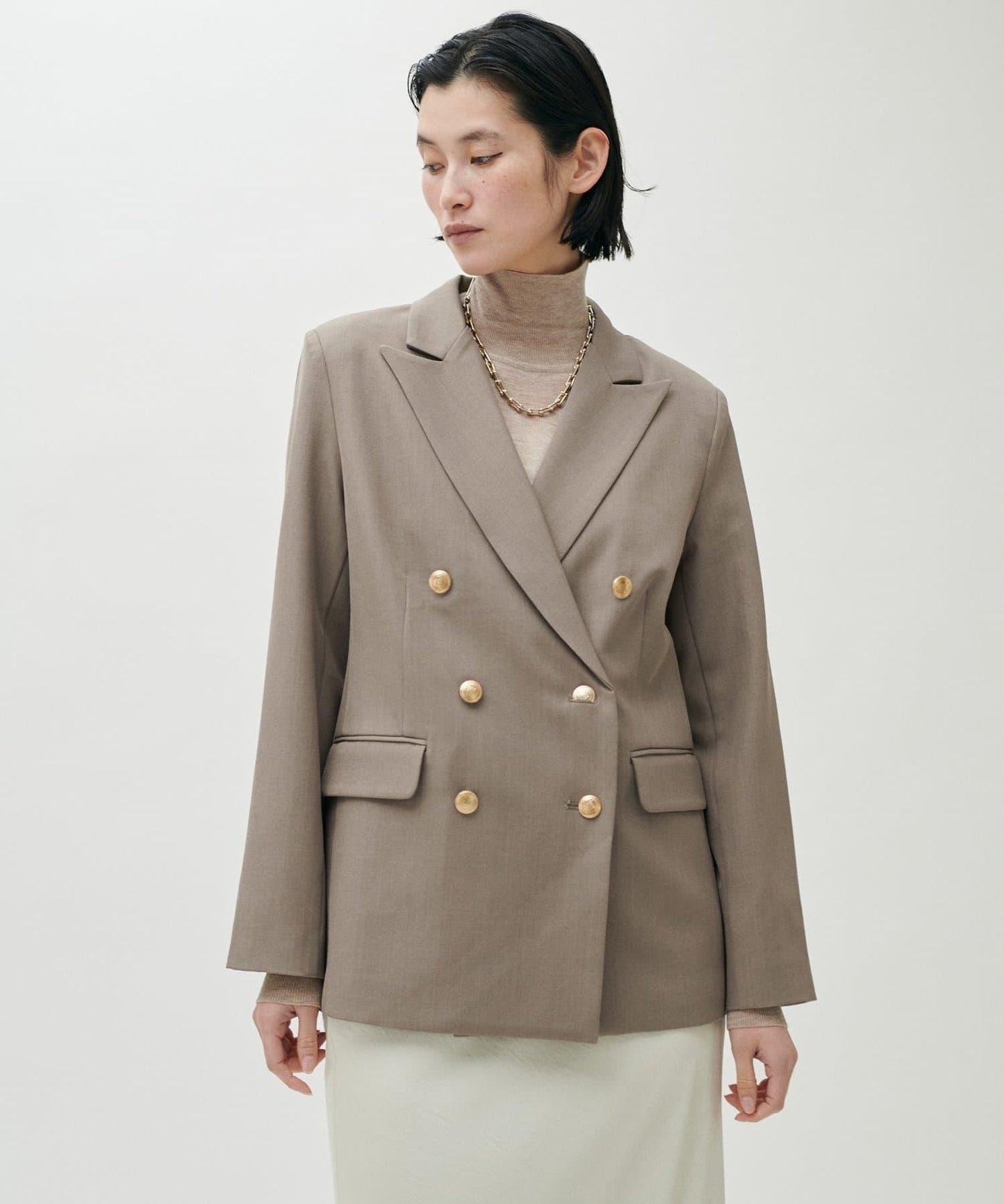 金色紐扣西裝外套