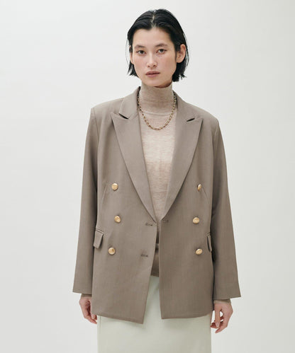 金色紐扣西裝外套