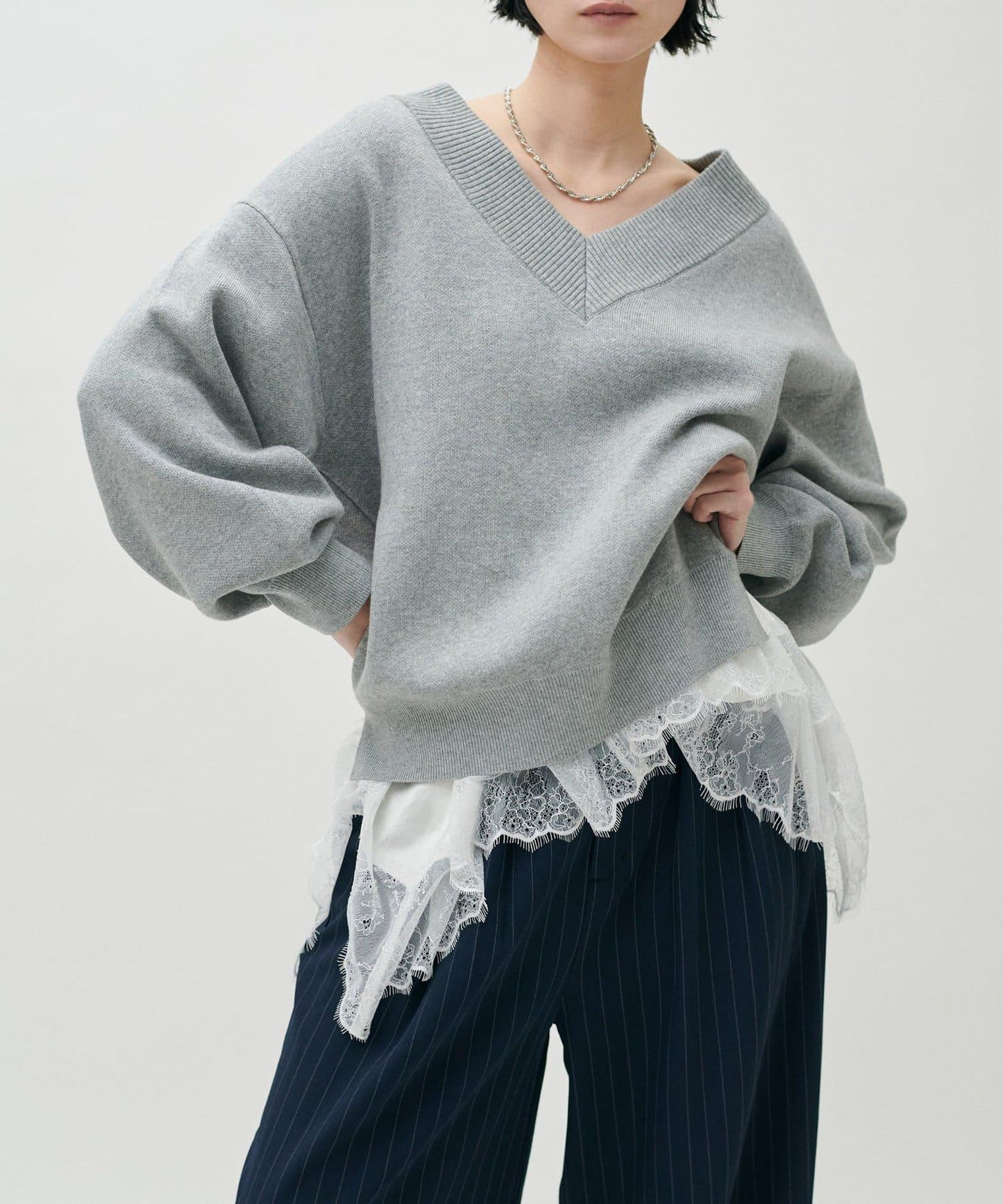 前後兩穿下襬蕾絲吊帶襯衫