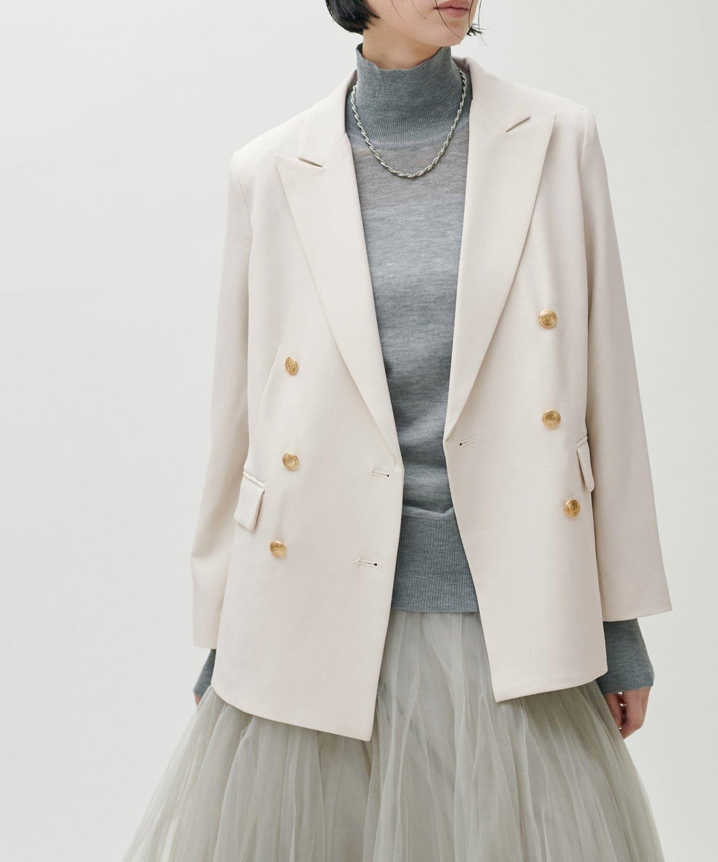 金色紐扣西裝外套