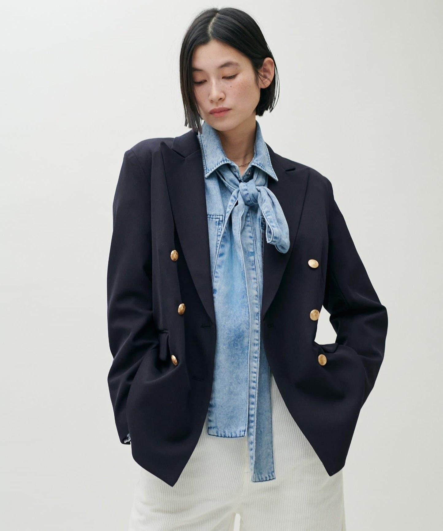 金色紐扣西裝外套