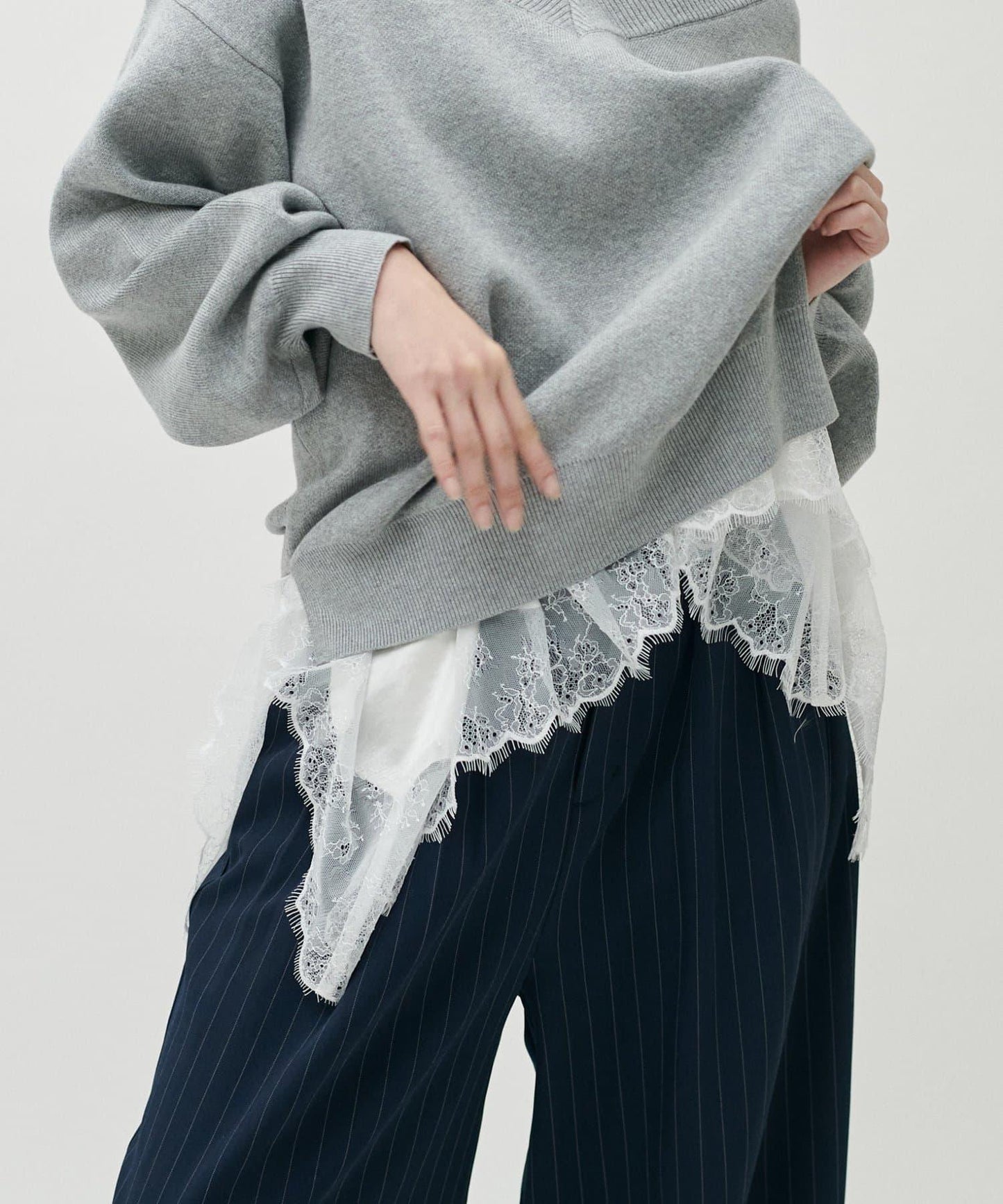 前後兩穿下襬蕾絲吊帶襯衫