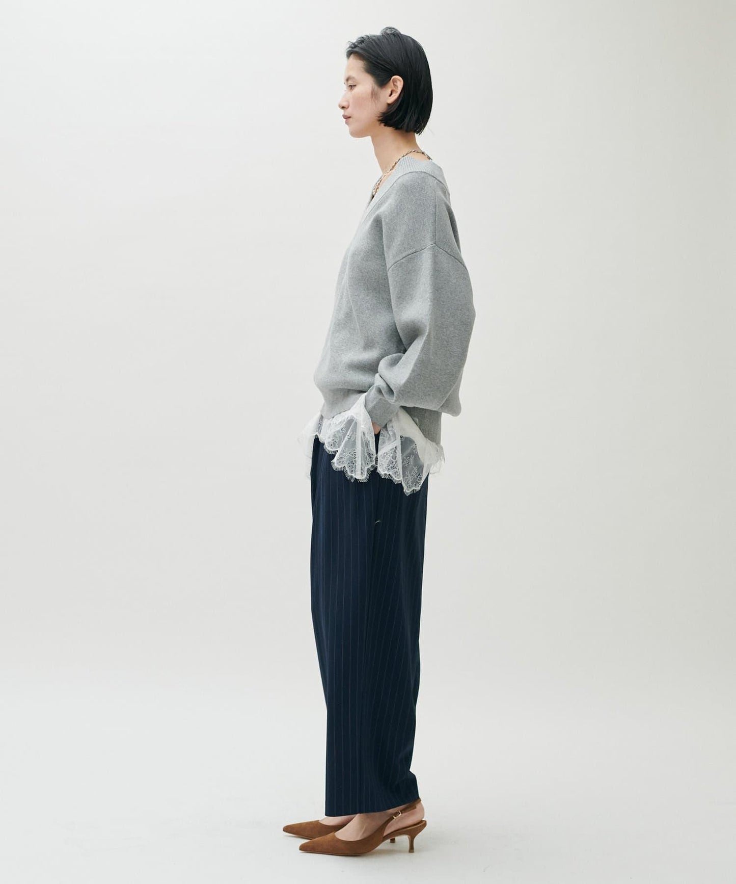 前後兩穿下襬蕾絲吊帶襯衫