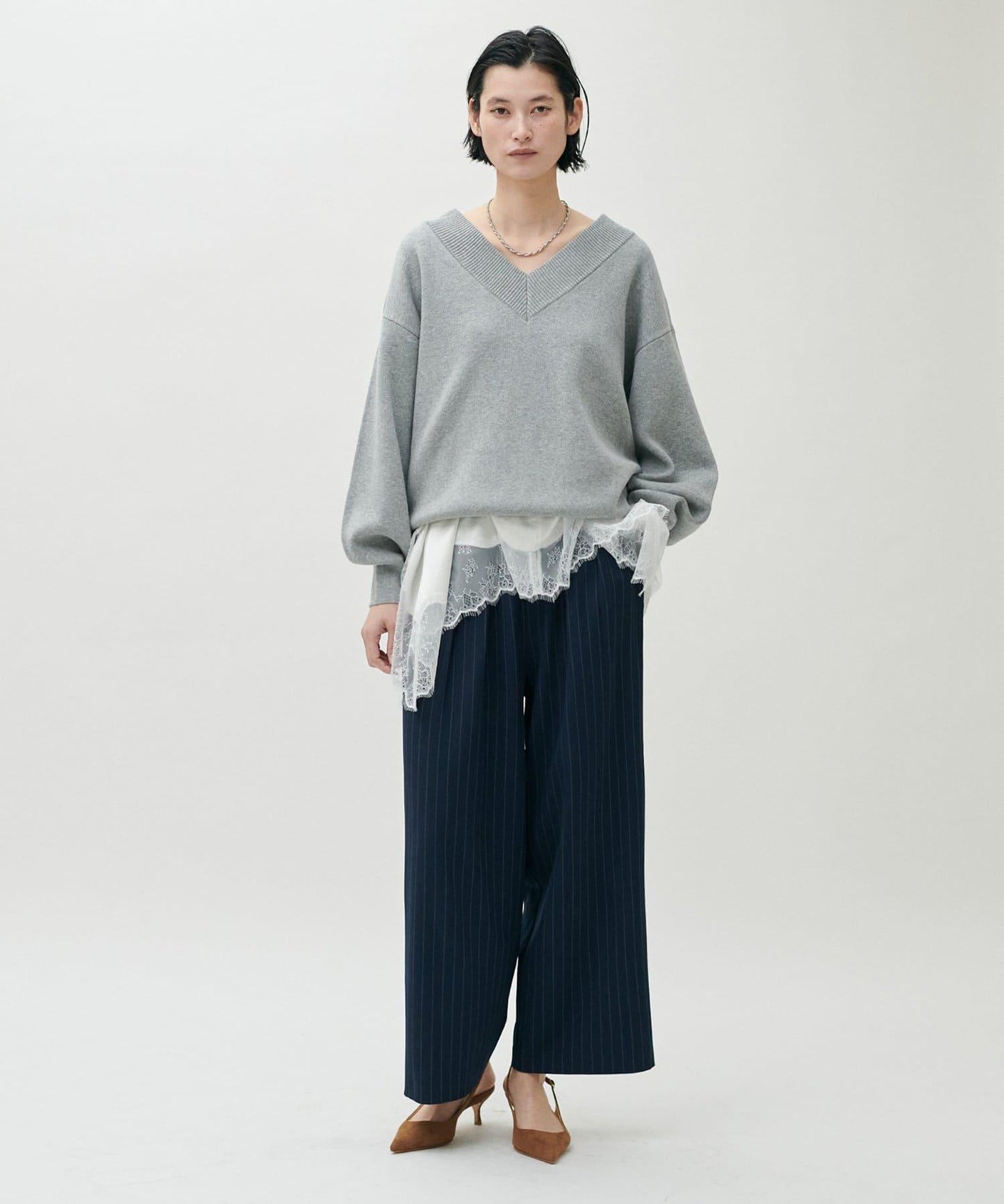 前後兩穿下襬蕾絲吊帶襯衫