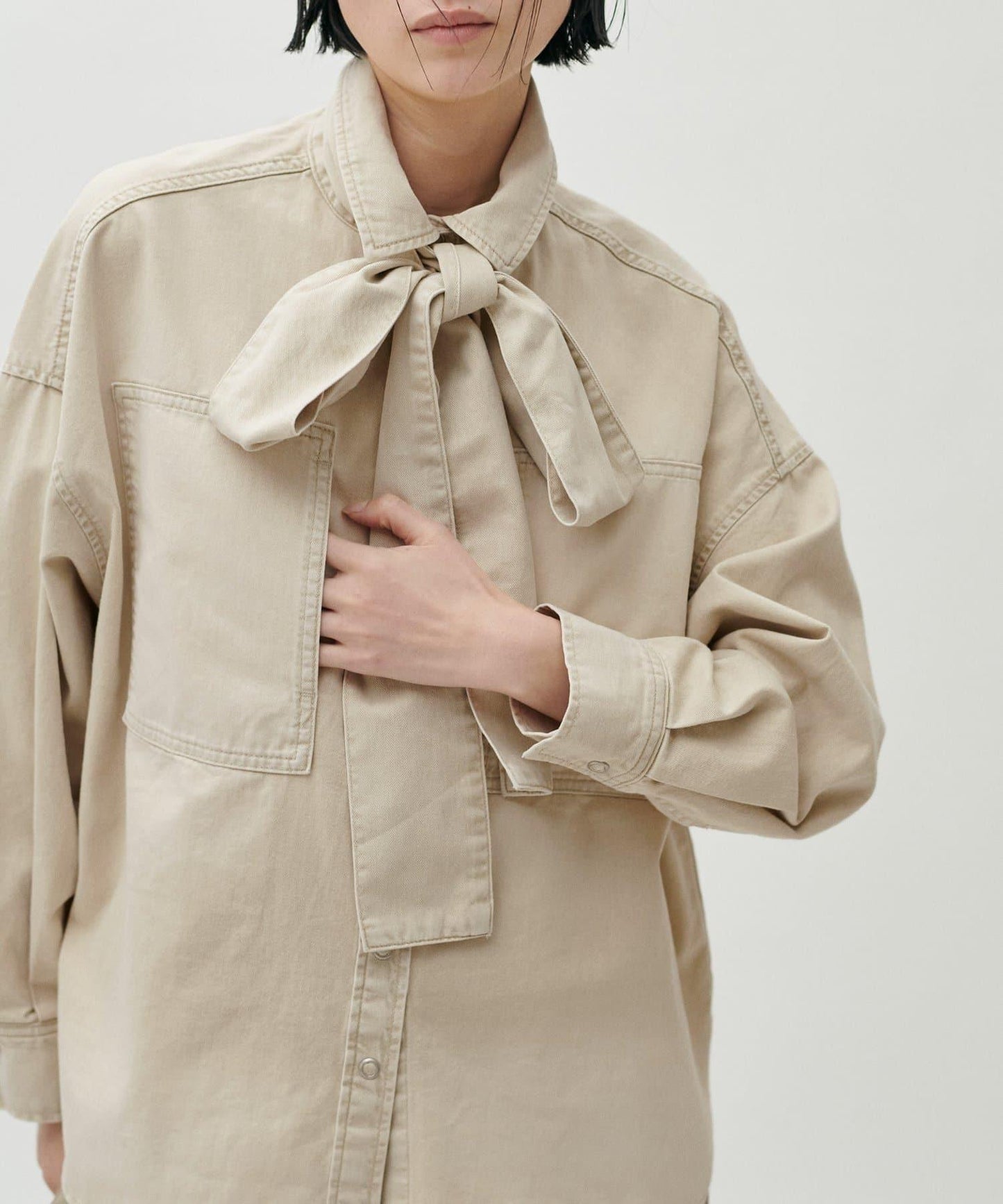 蝴蝶結大口袋牛仔襯衫