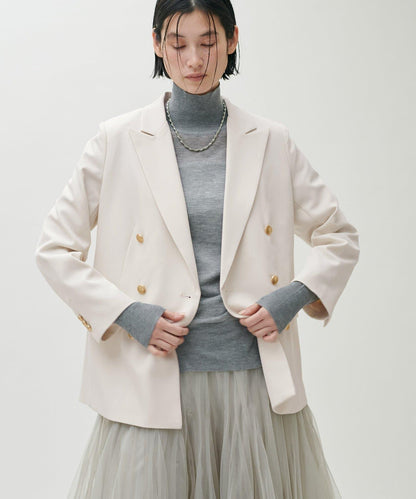 金色紐扣西裝外套