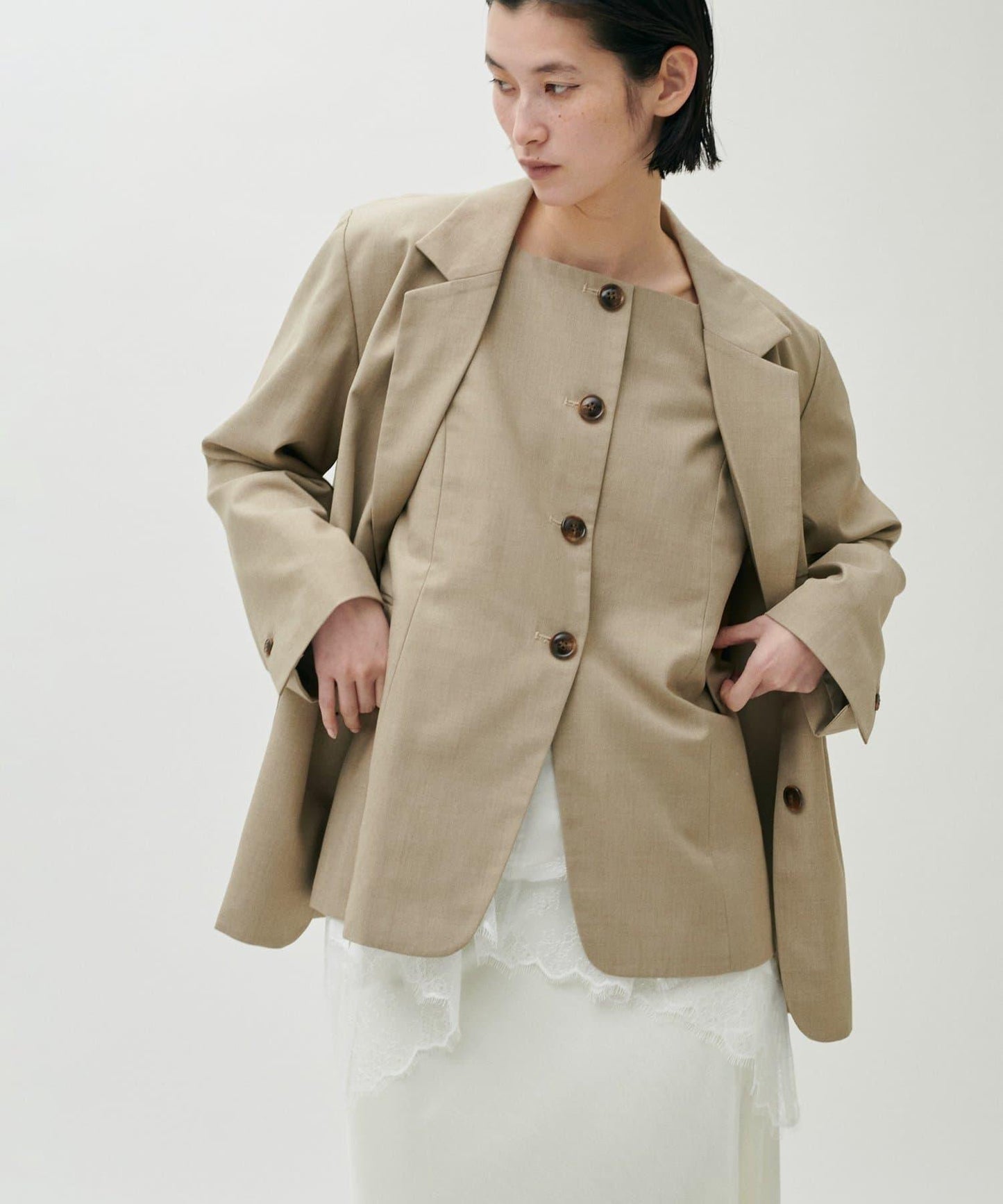 前後兩穿下襬蕾絲吊帶襯衫