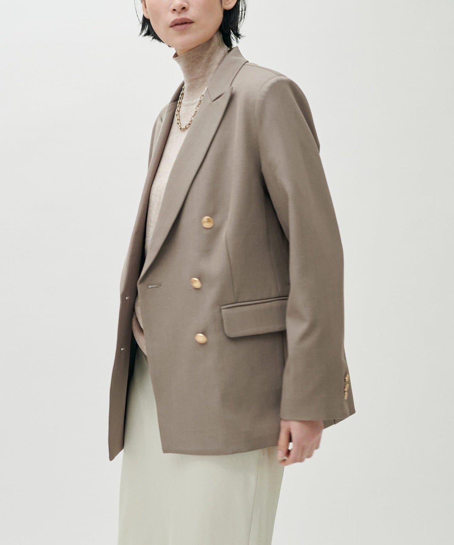 金色紐扣西裝外套