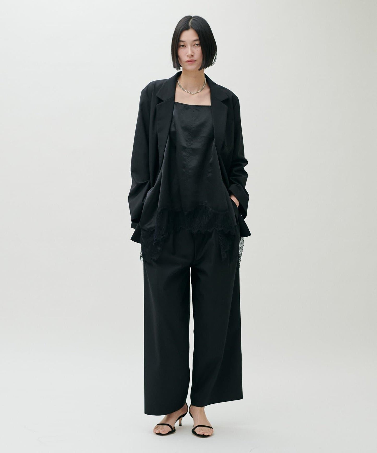 前後兩穿下襬蕾絲吊帶襯衫