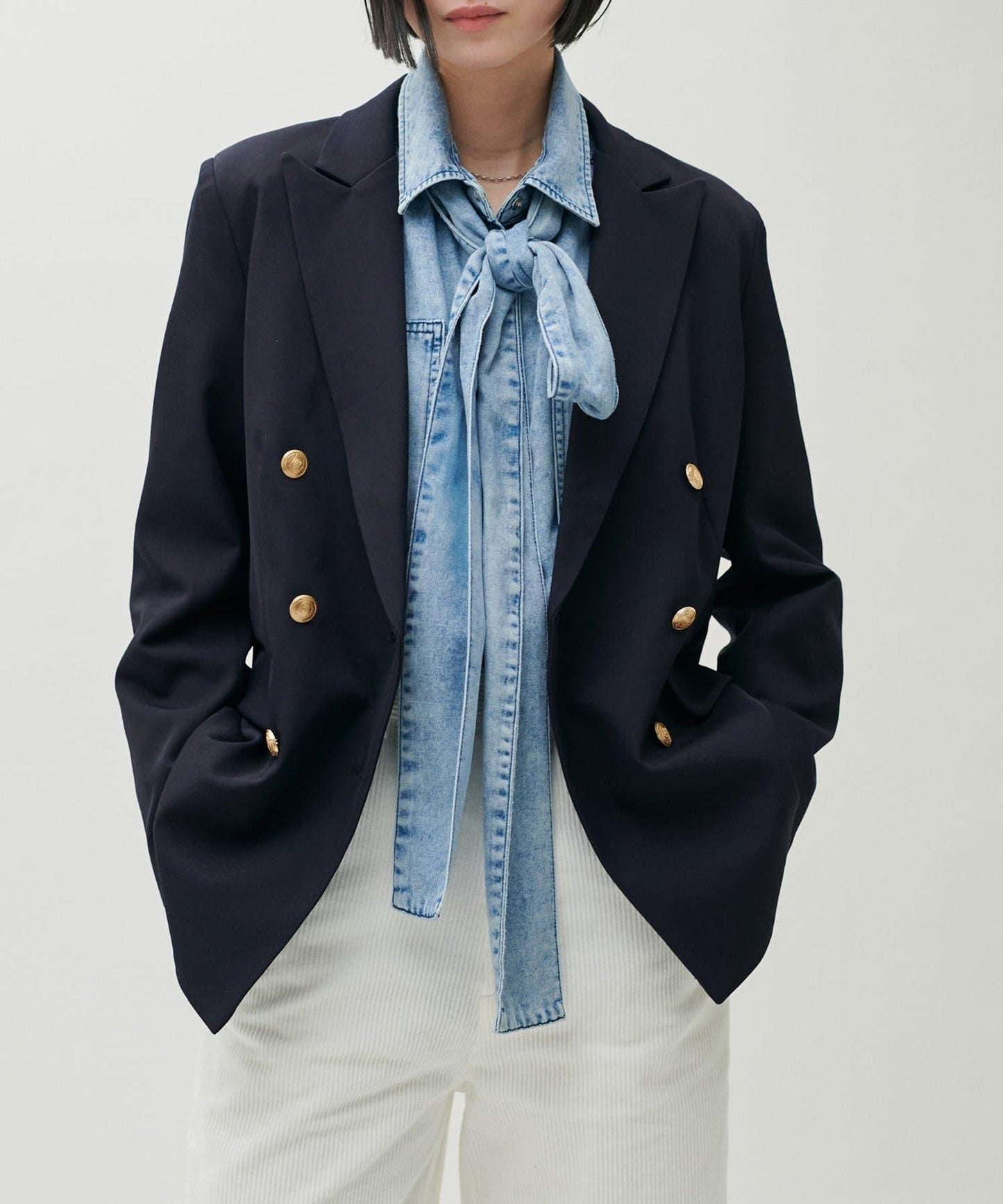 金色紐扣西裝外套