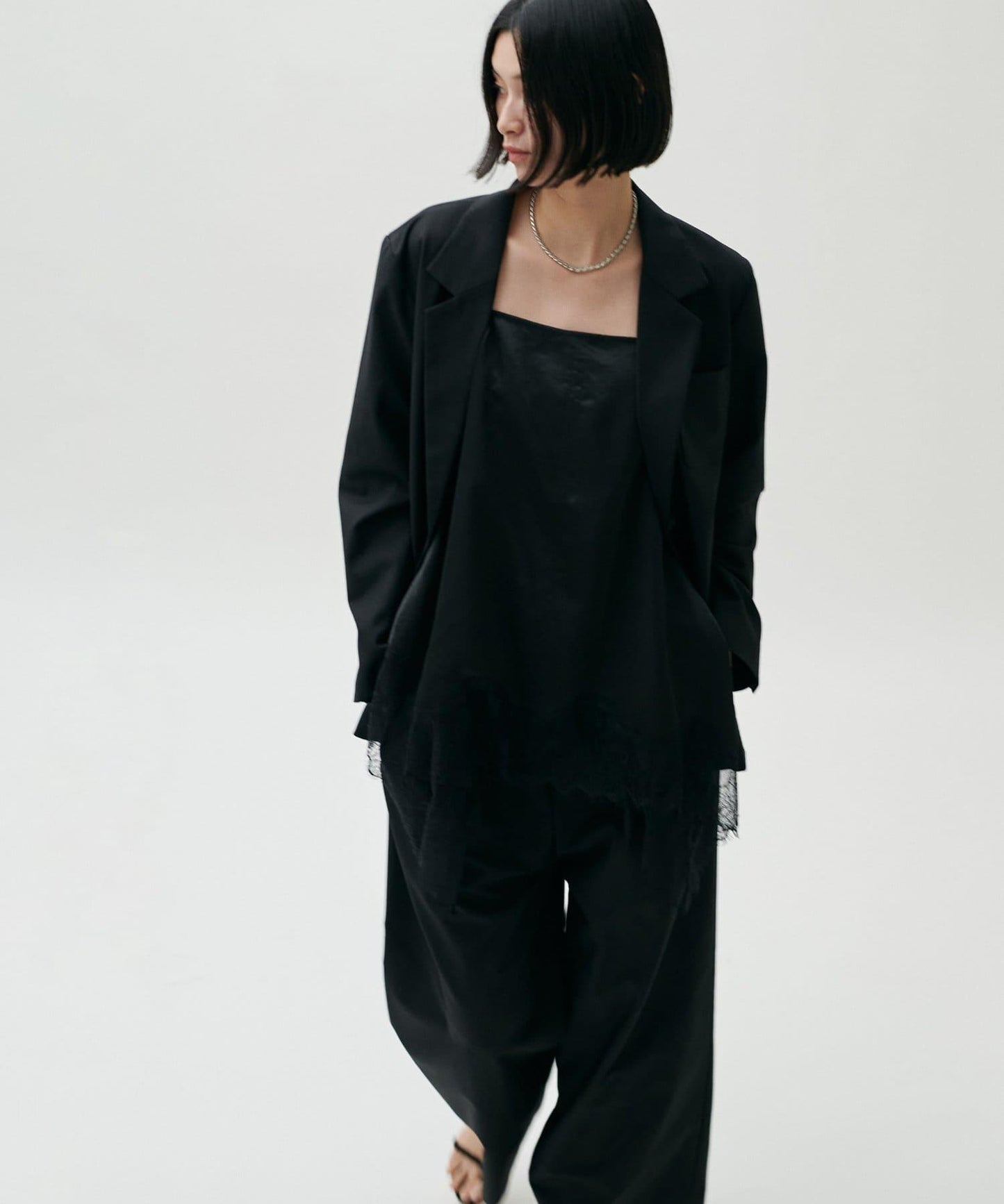 前後兩穿下襬蕾絲吊帶襯衫