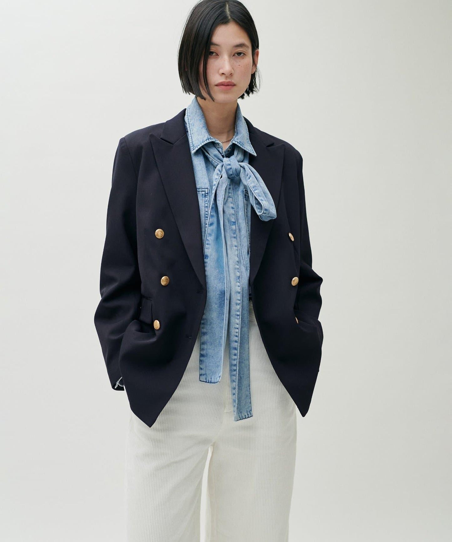 金色紐扣西裝外套