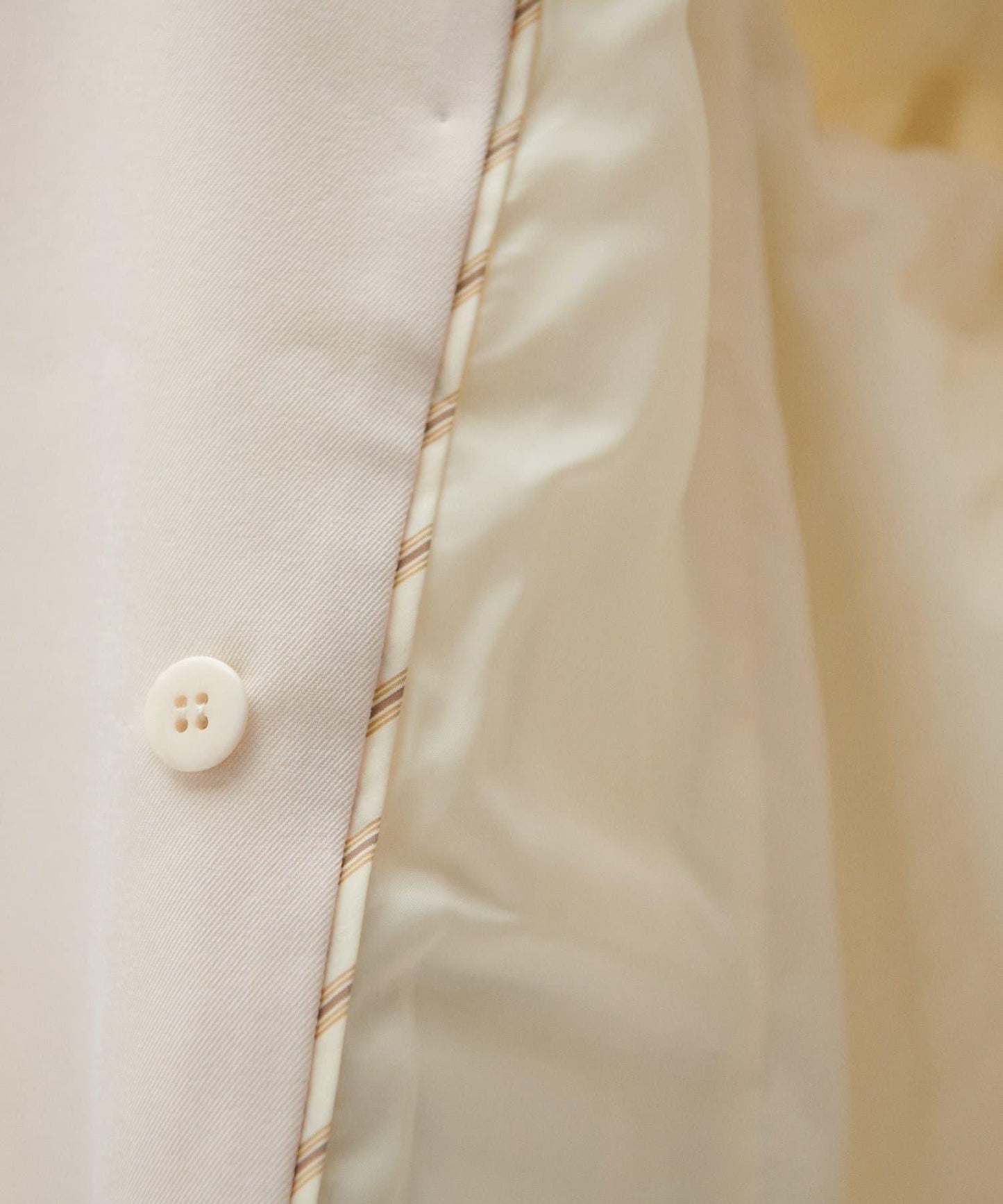 金色紐扣西裝外套