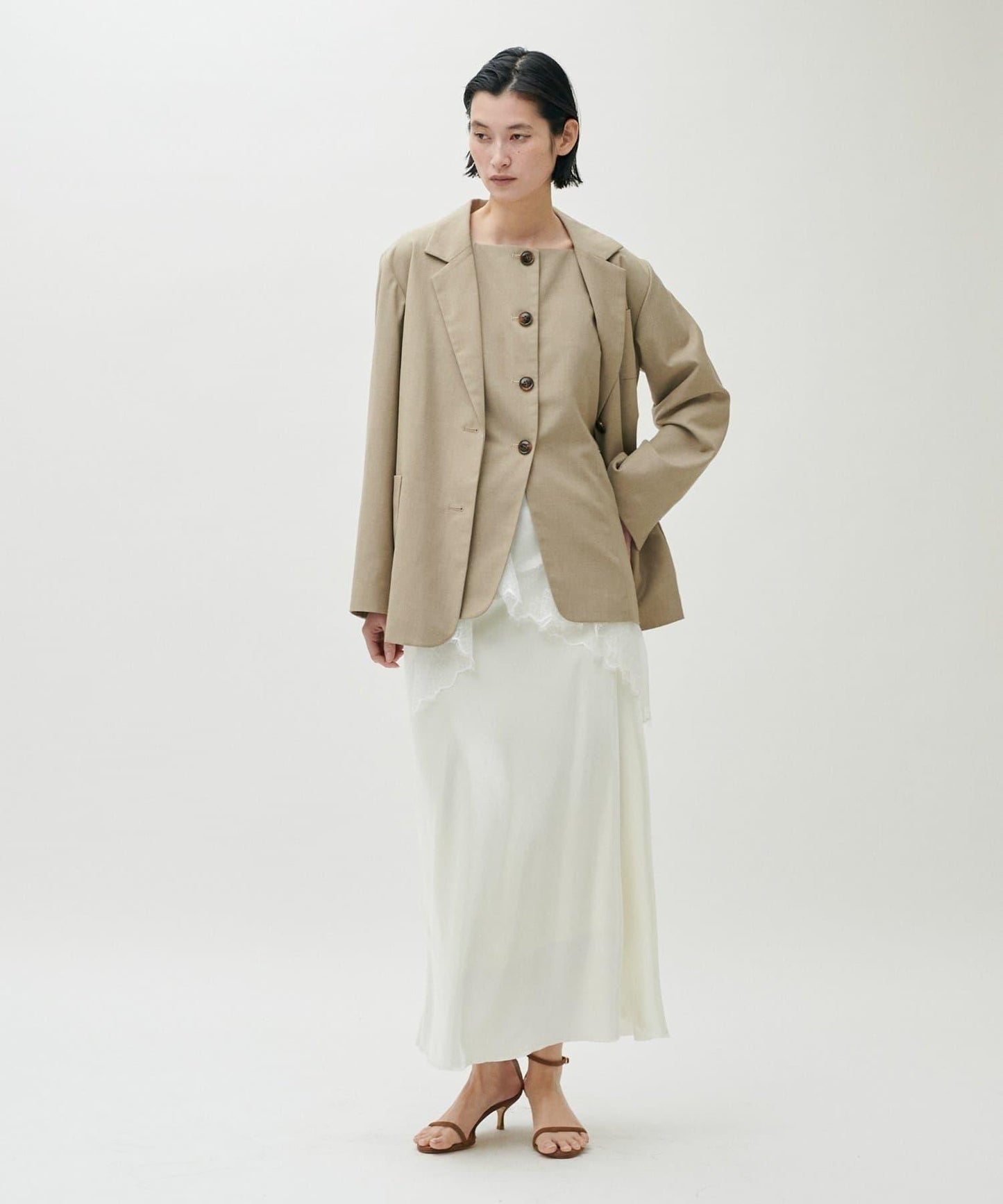 前後兩穿下襬蕾絲吊帶襯衫