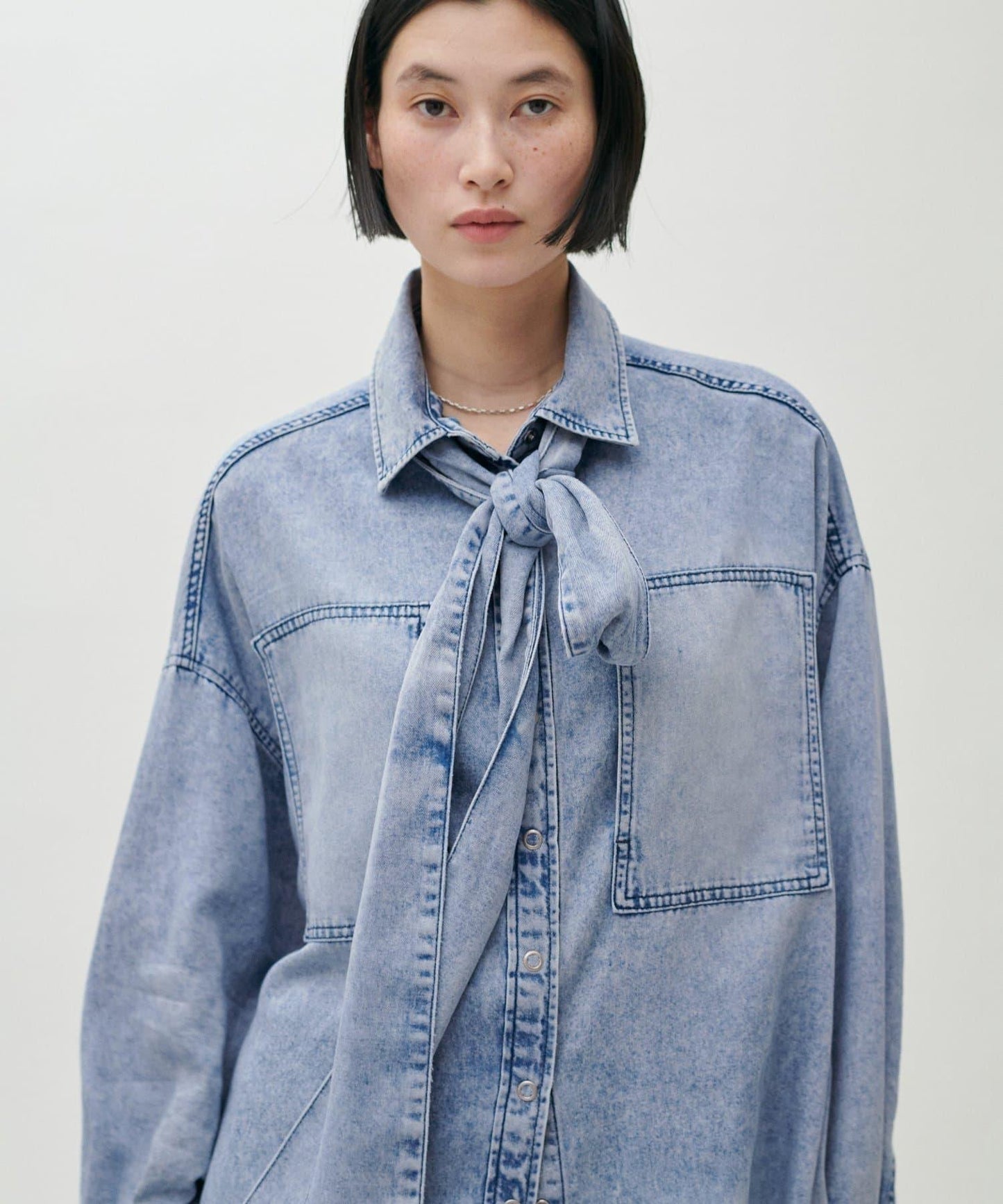 蝴蝶結大口袋牛仔襯衫