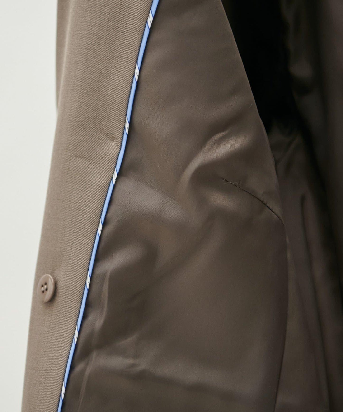 金色紐扣西裝外套