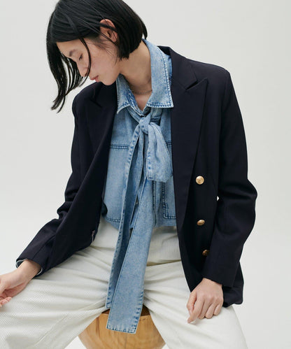 金色紐扣西裝外套