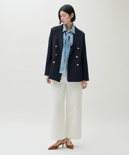 金色紐扣西裝外套