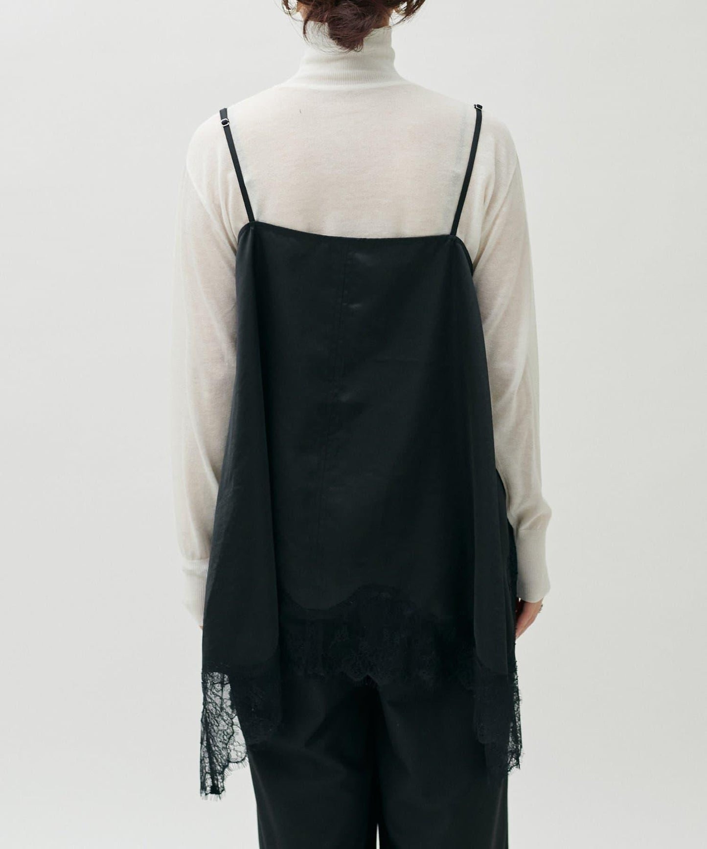 前後兩穿下襬蕾絲吊帶襯衫