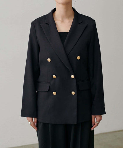 金色紐扣西裝外套