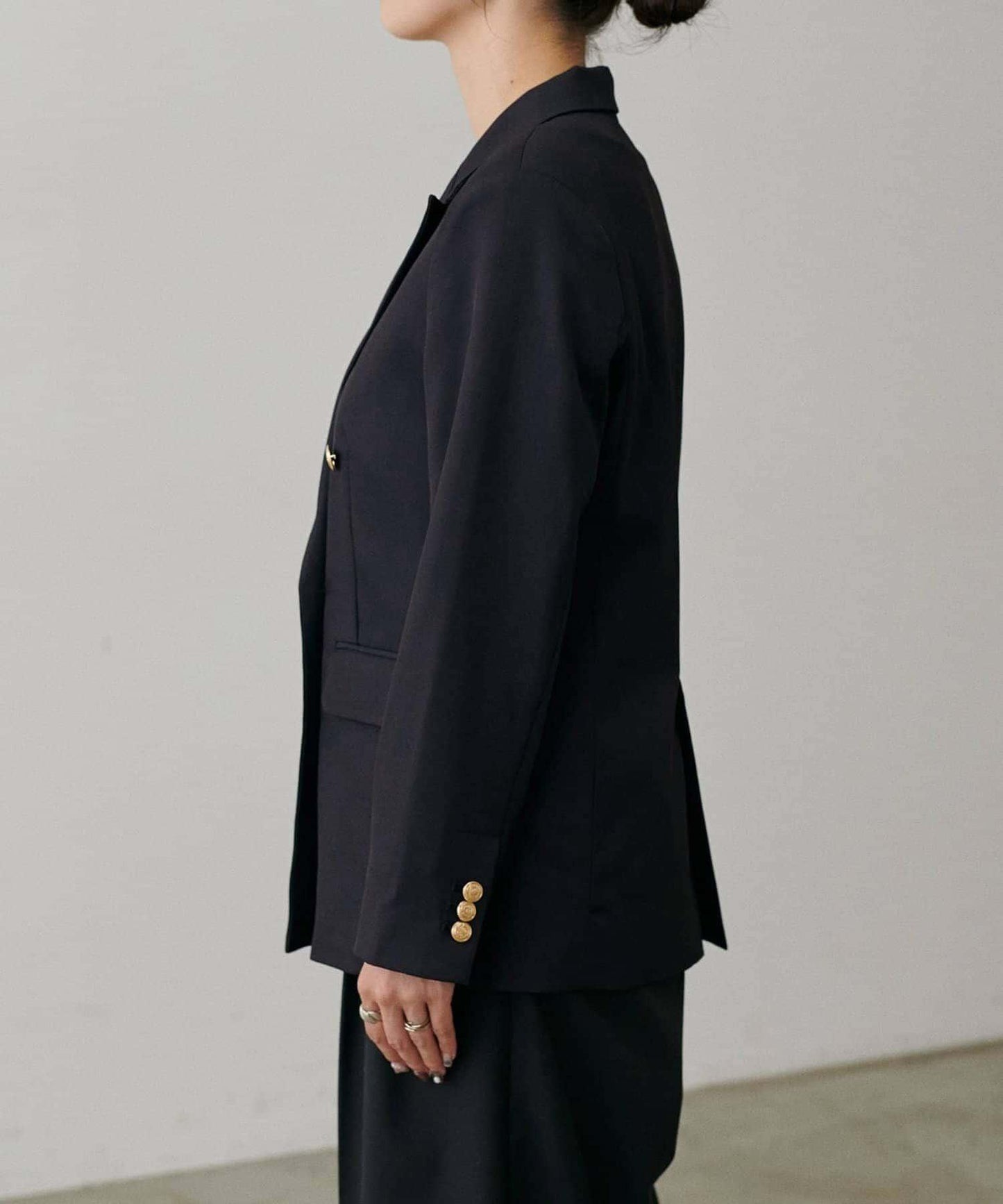 金色紐扣西裝外套