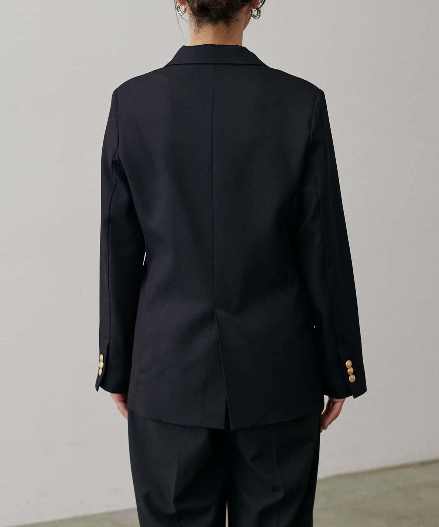 金色紐扣西裝外套