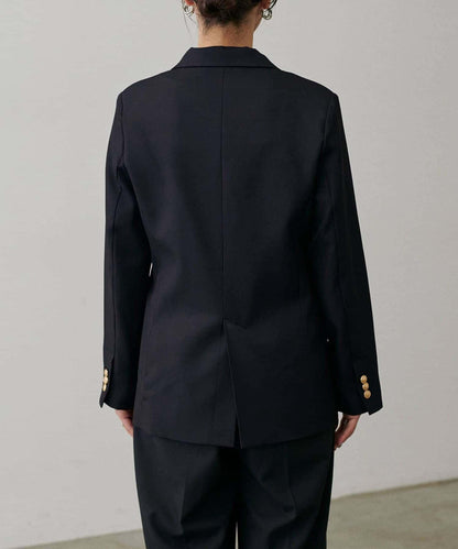 金色紐扣西裝外套