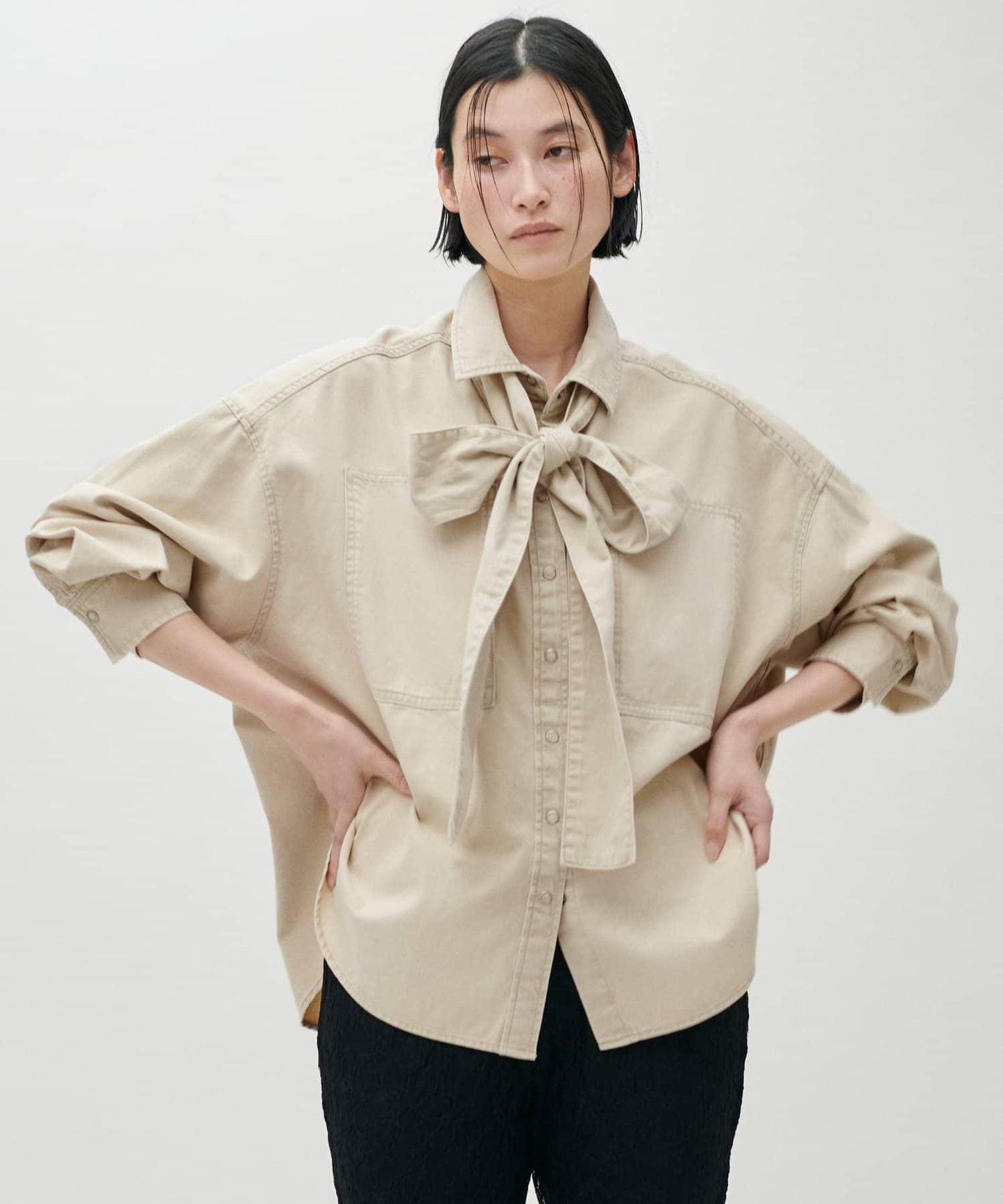 蝴蝶結大口袋牛仔襯衫