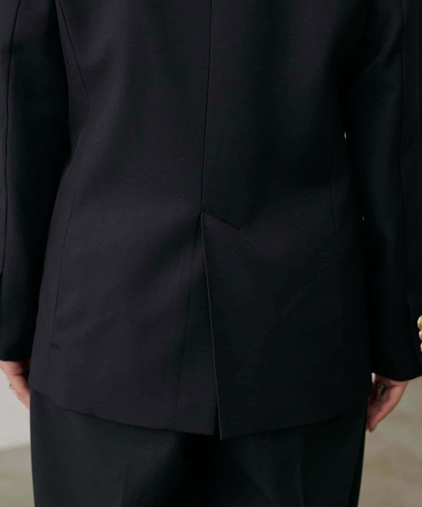 金色紐扣西裝外套