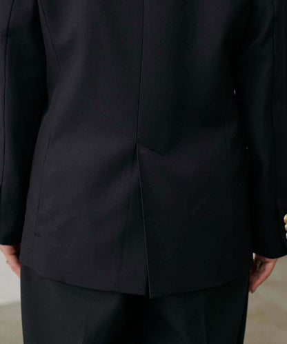 金色紐扣西裝外套