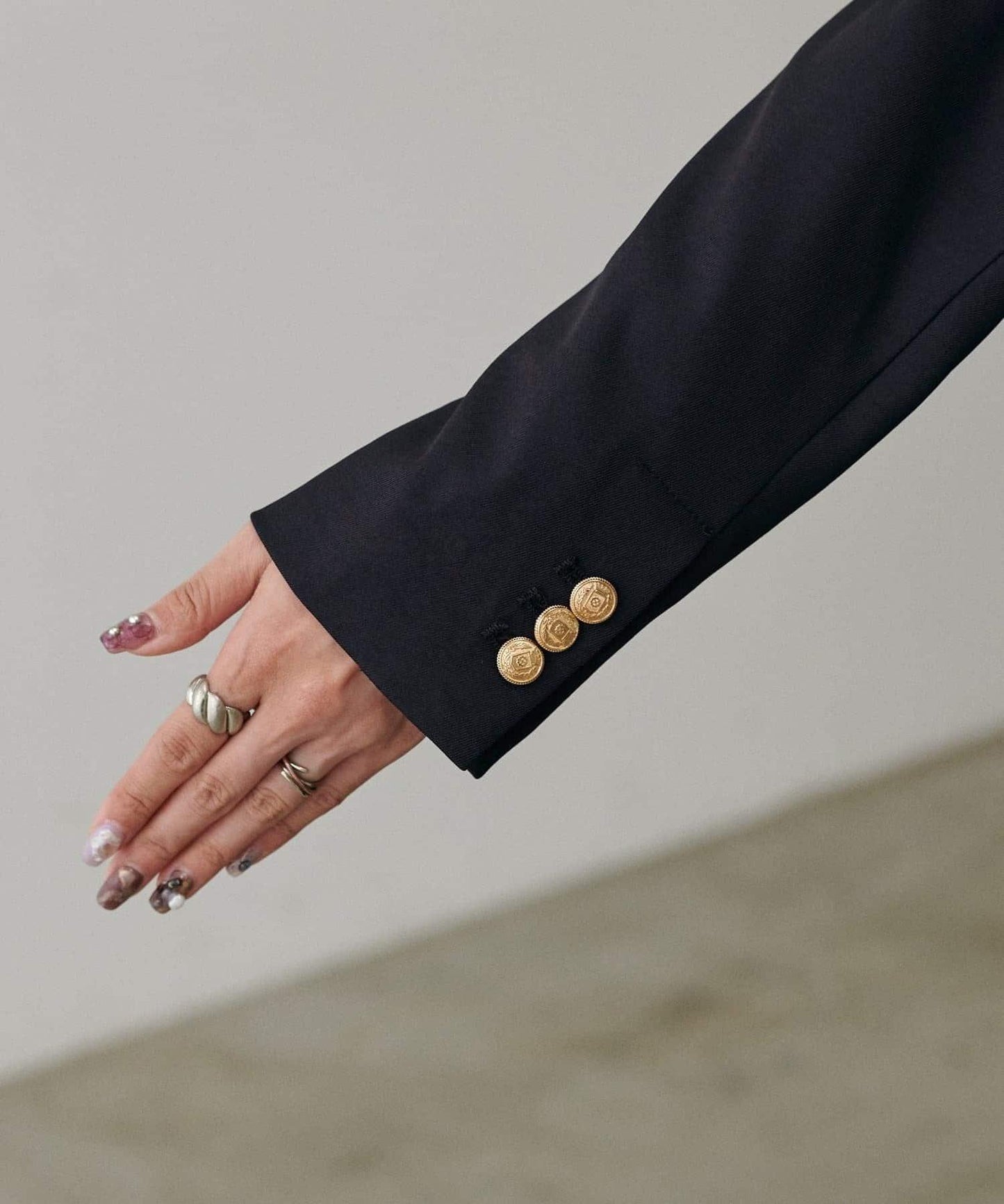 金色紐扣西裝外套