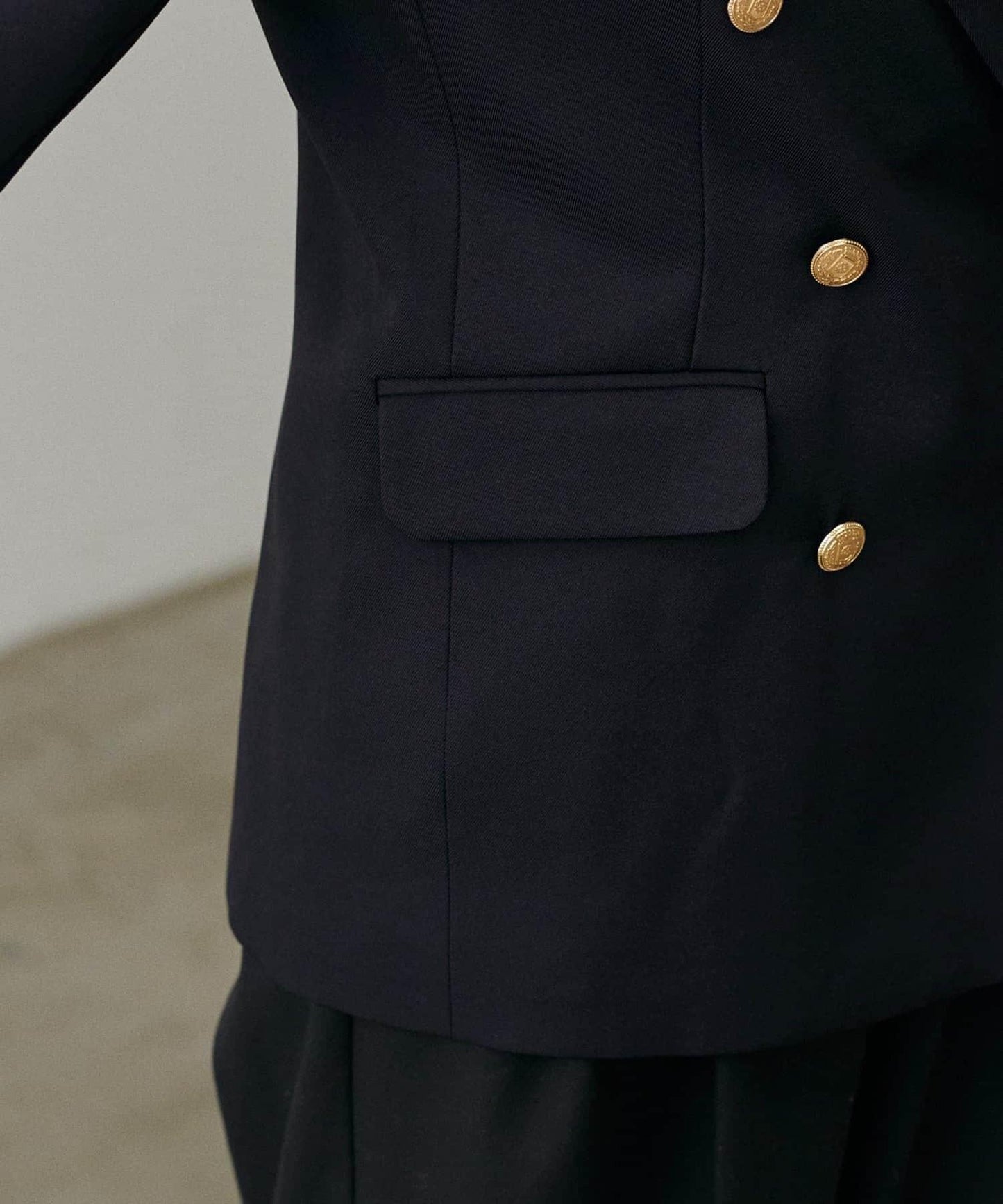 金色紐扣西裝外套