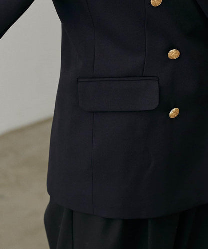 金色紐扣西裝外套