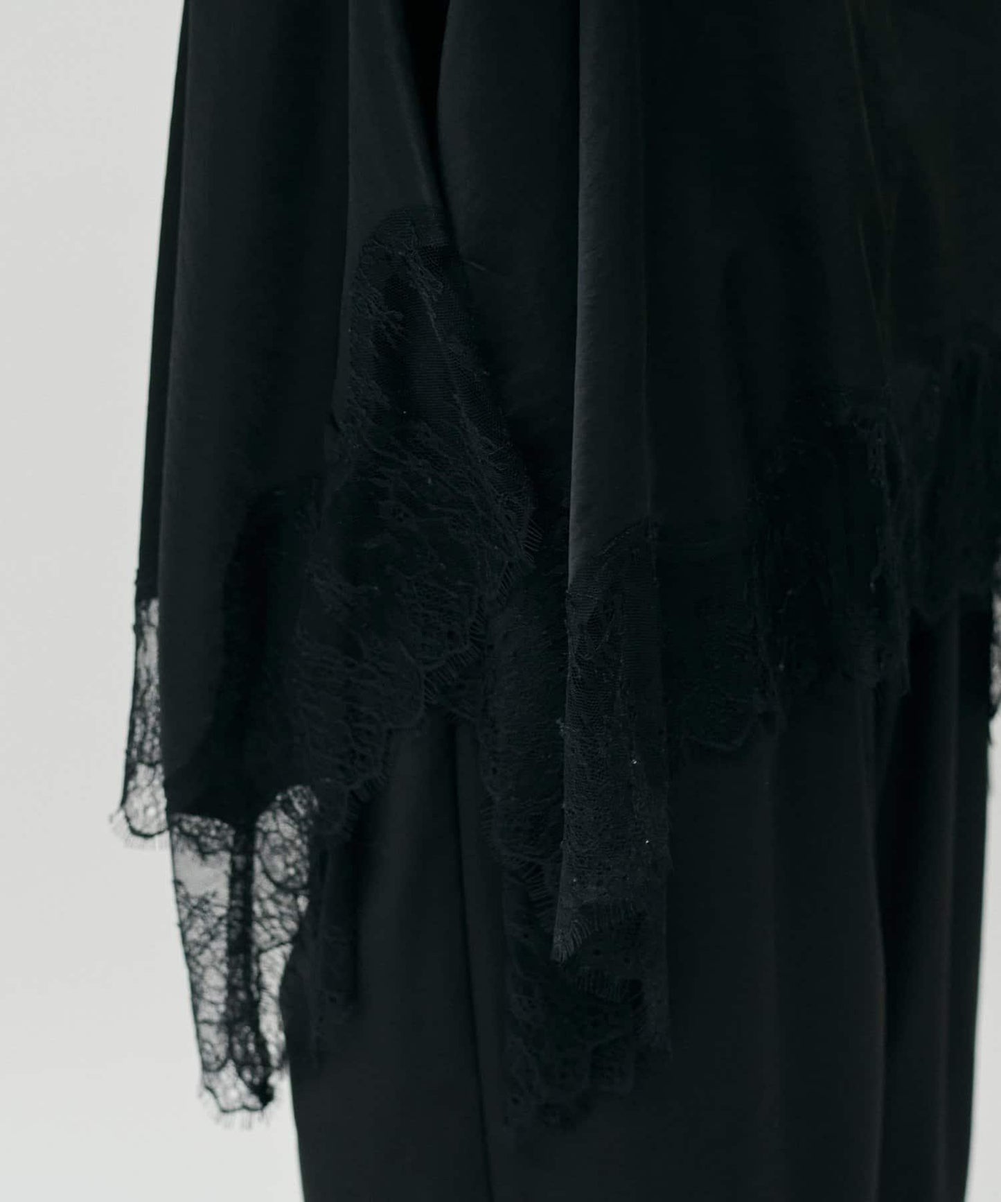 前後兩穿下襬蕾絲吊帶襯衫