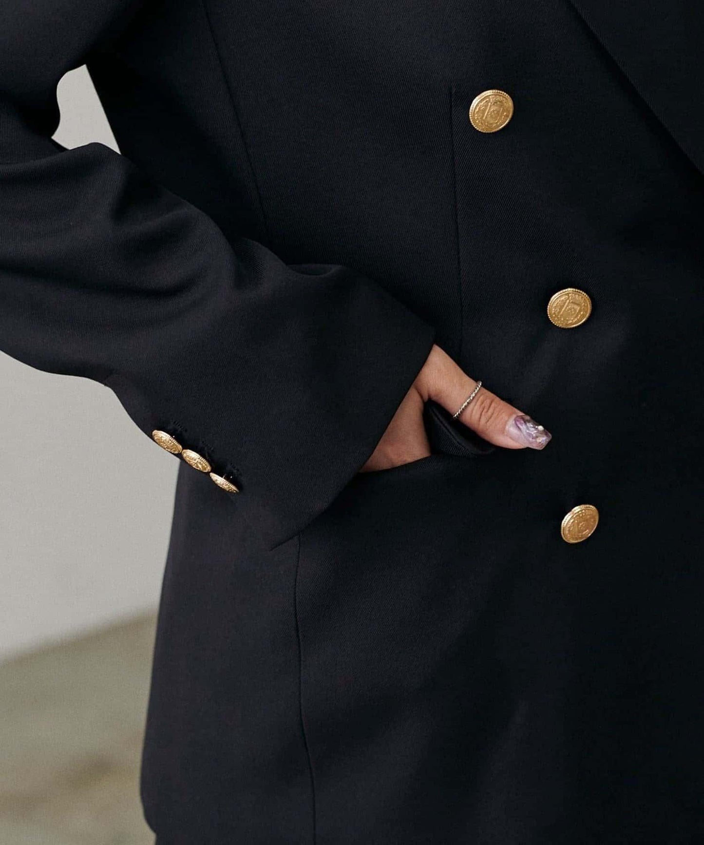 金色紐扣西裝外套