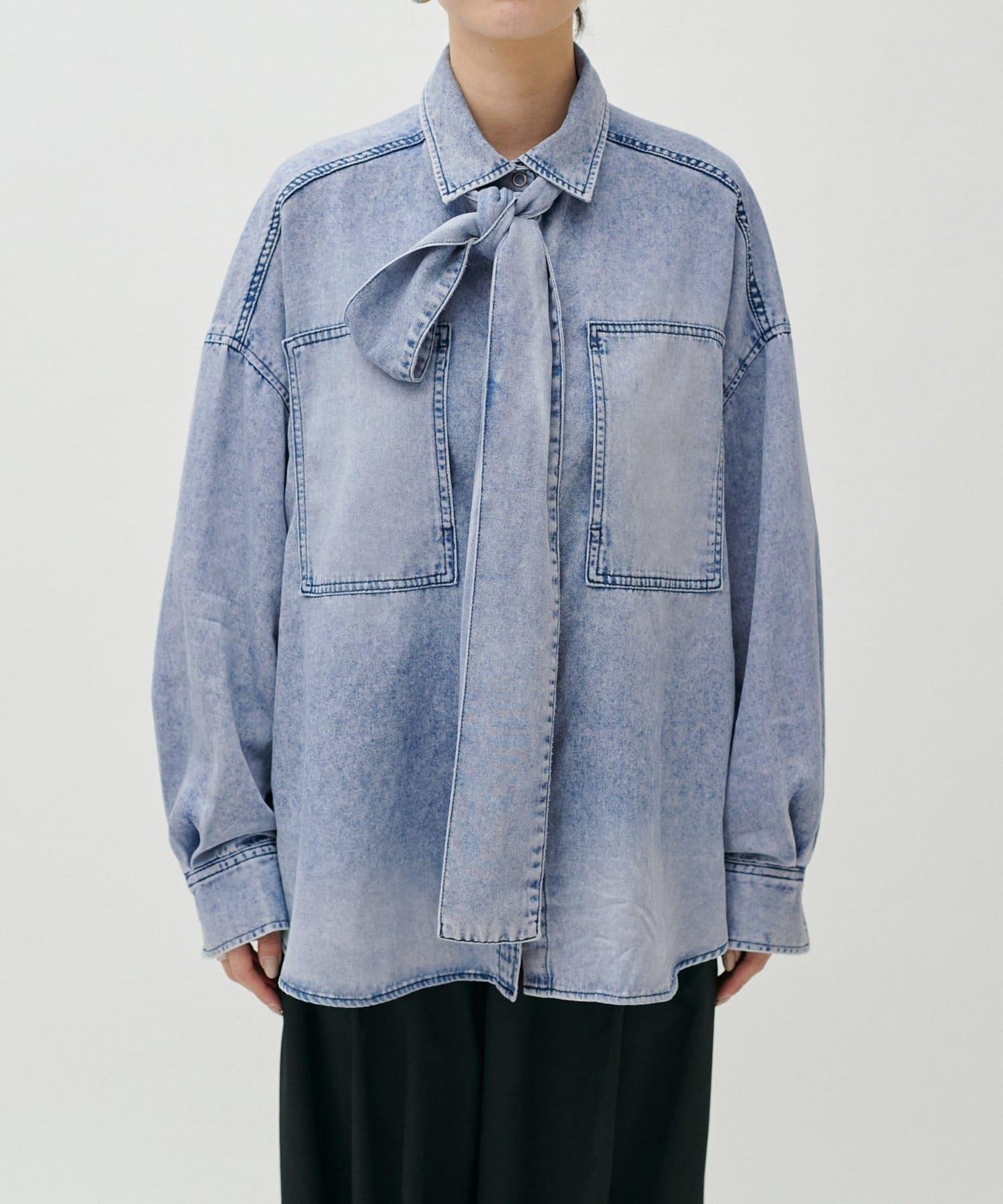 蝴蝶結大口袋牛仔襯衫