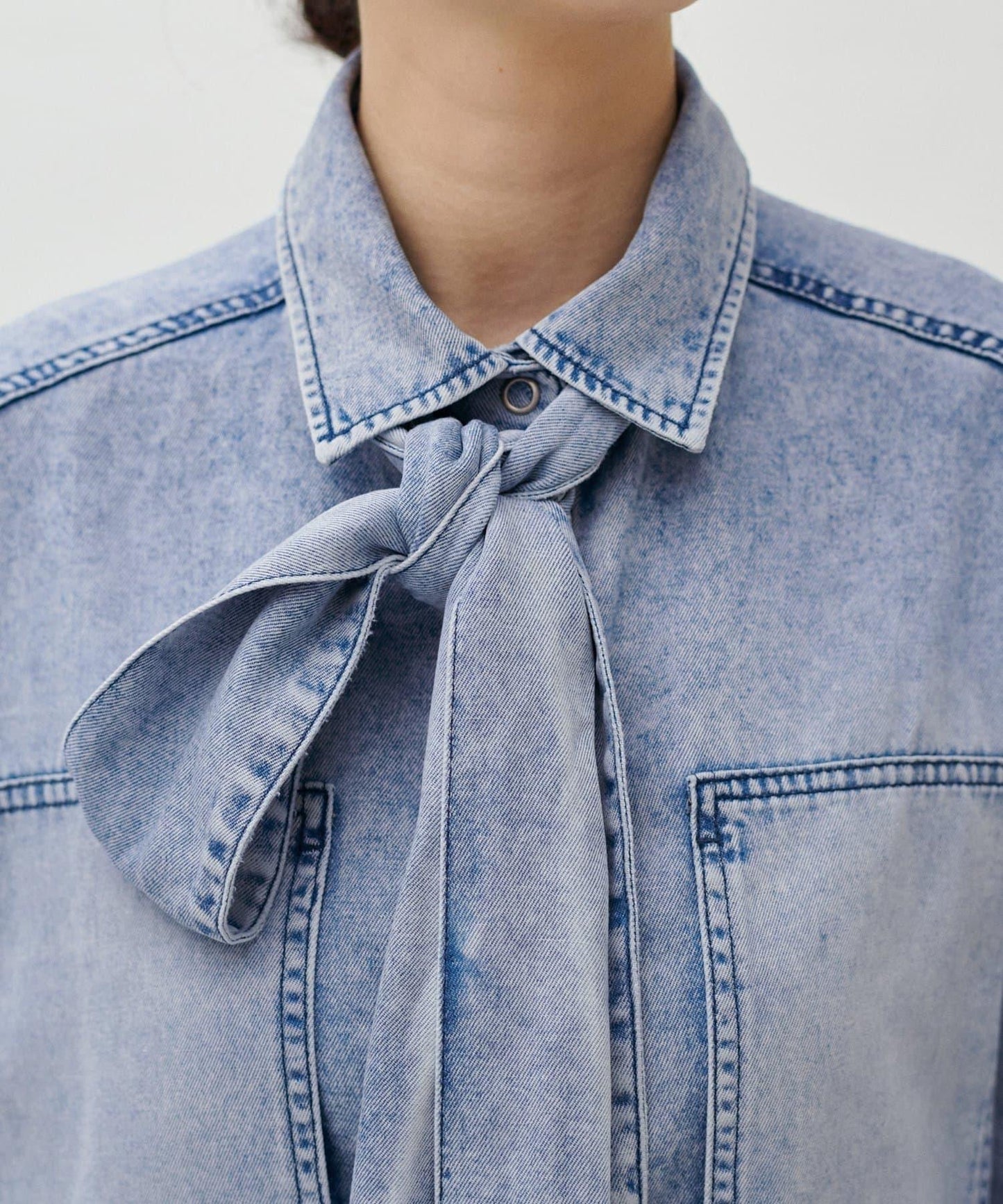 蝴蝶結大口袋牛仔襯衫