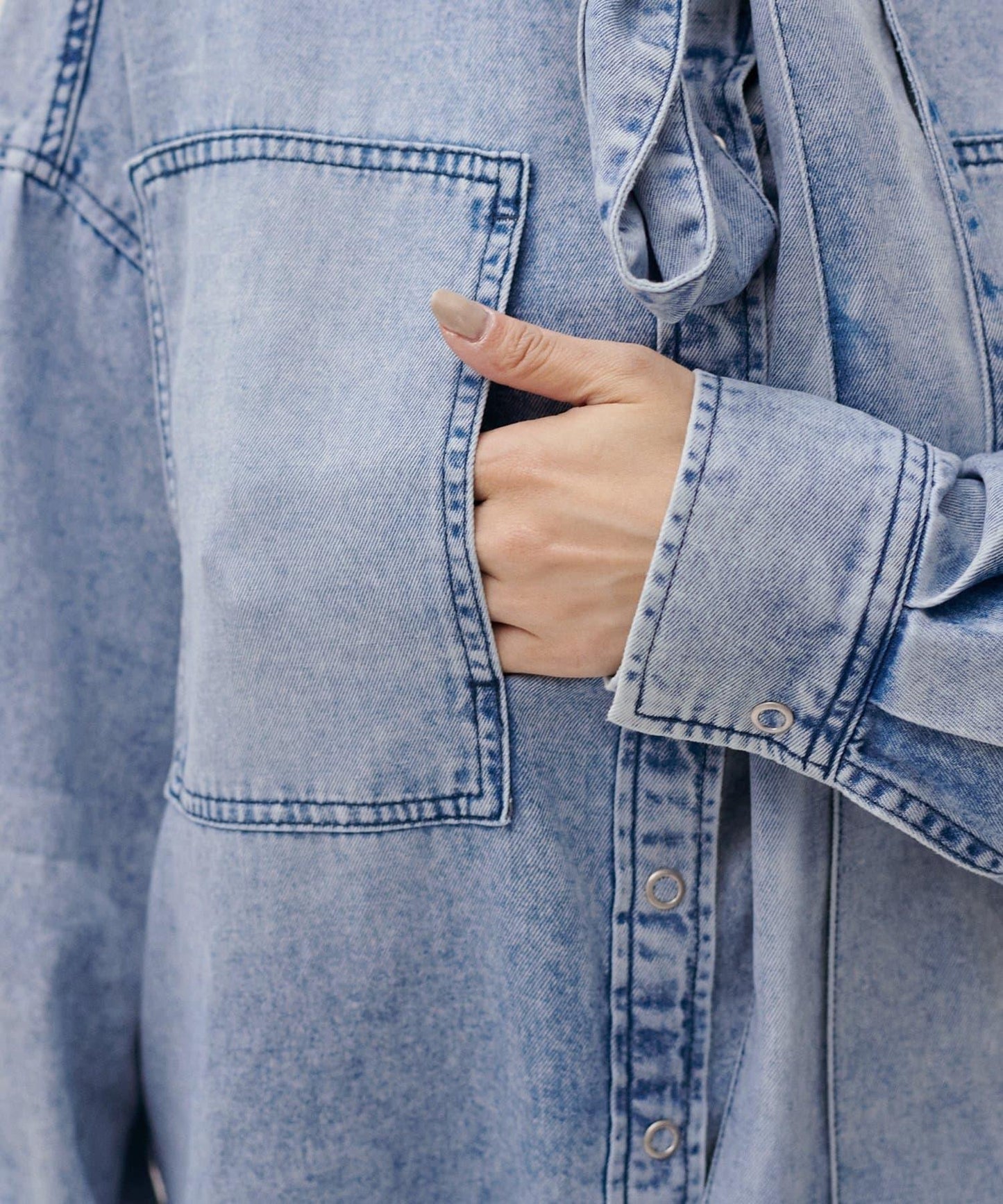 蝴蝶結大口袋牛仔襯衫