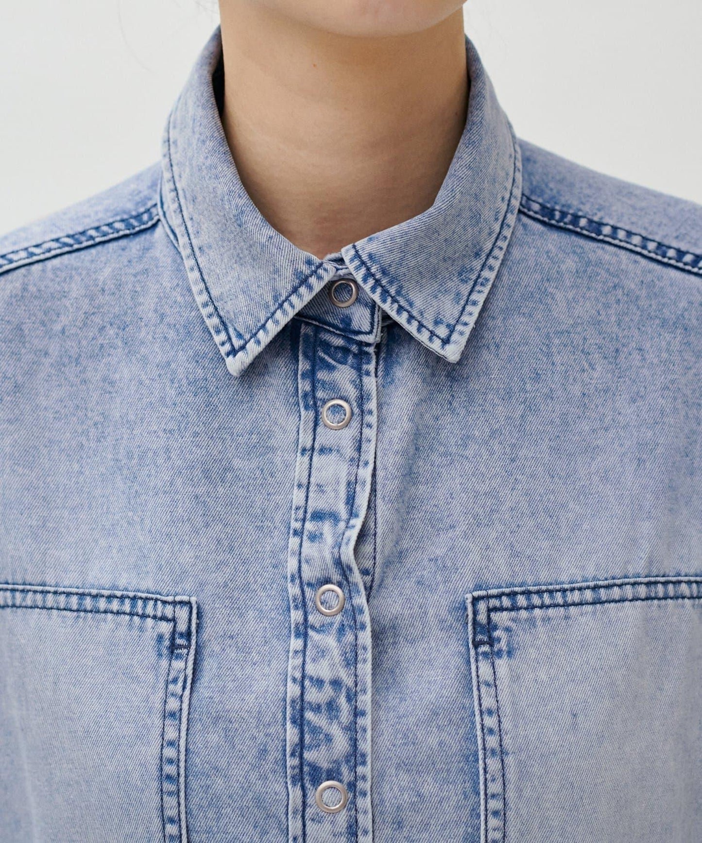 蝴蝶結大口袋牛仔襯衫