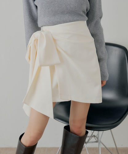 蝴蝶結包裹半身裙+休閒短褲